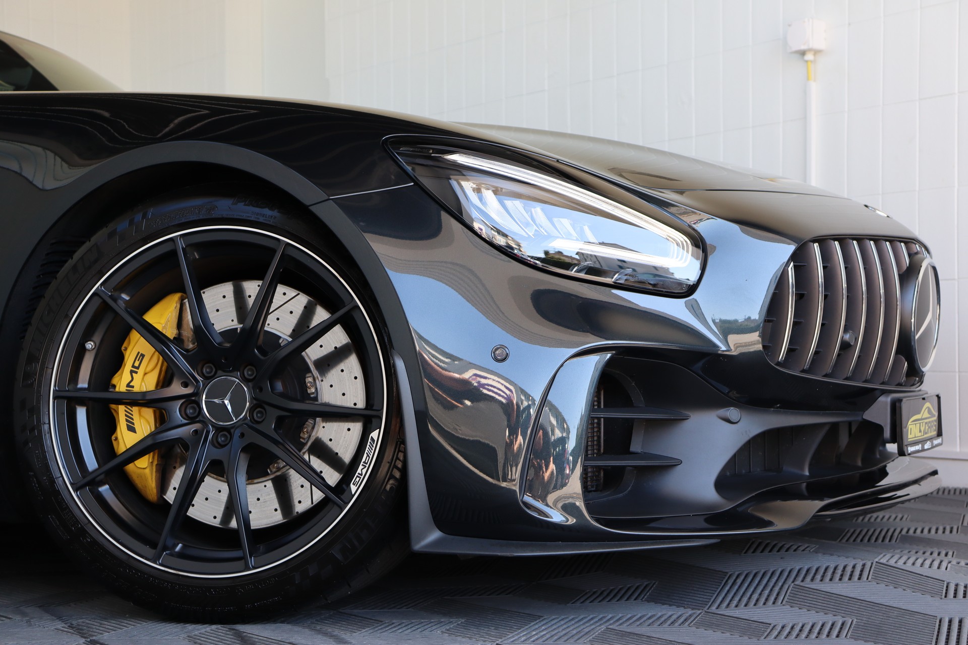 MERCEDES-BENZ AMG GT R Speedshift DCT-showroom-element-3