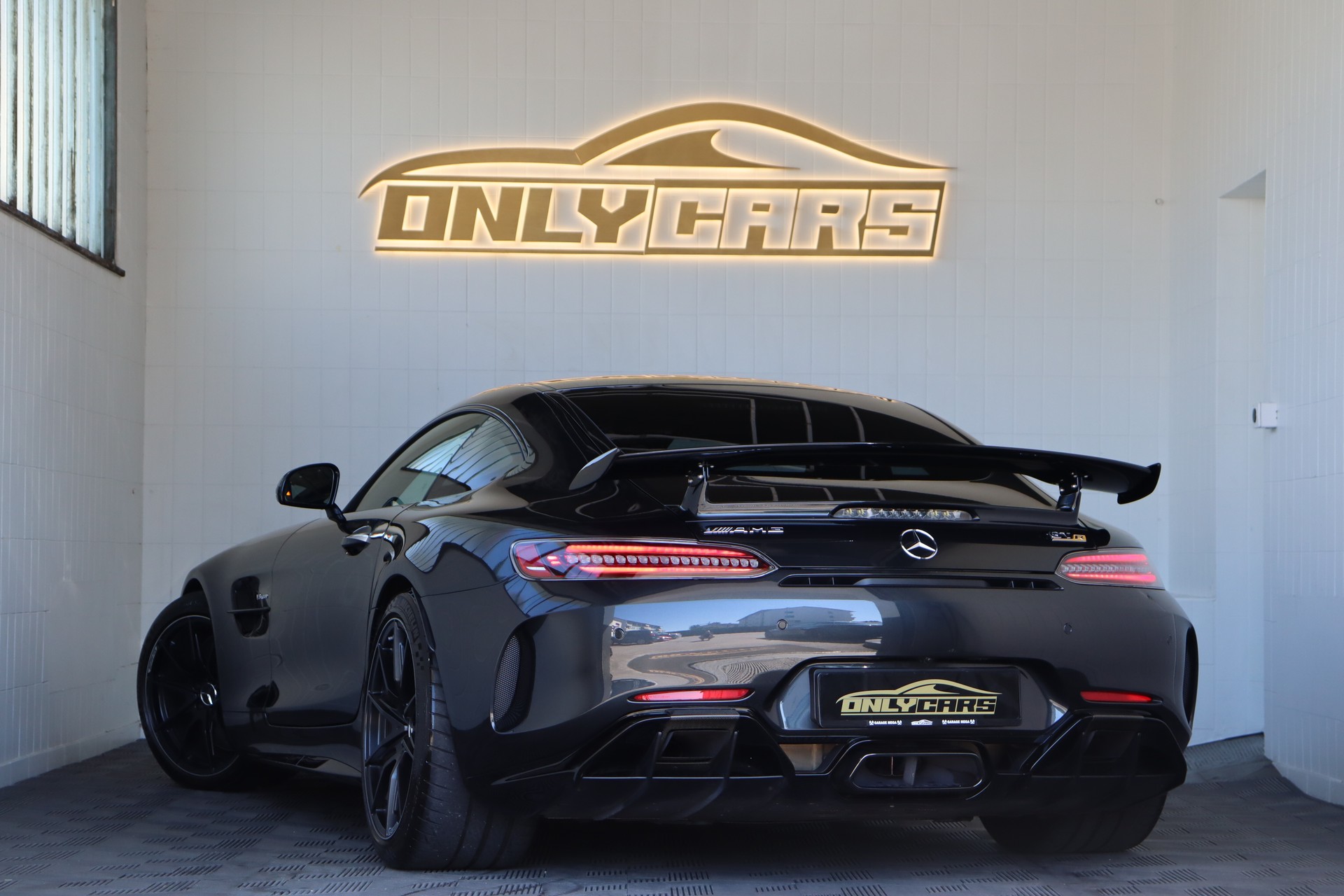 MERCEDES-BENZ AMG GT R Speedshift DCT-image-6