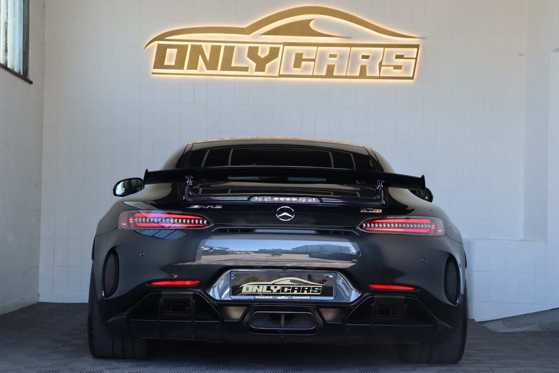 MERCEDES-BENZ AMG GT R Speedshift DCT-image-10
