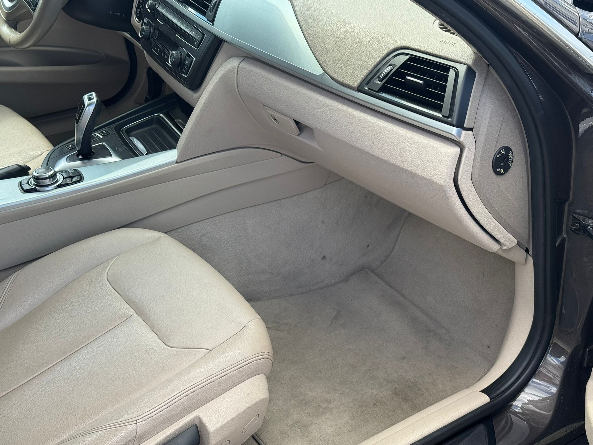 BMW 320d Touring Luxury Line-image-7