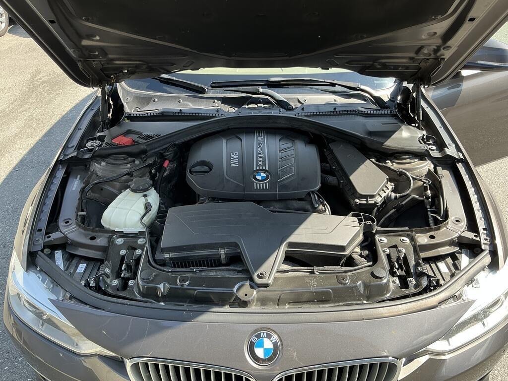 BMW 320d Touring Luxury Line-image-14