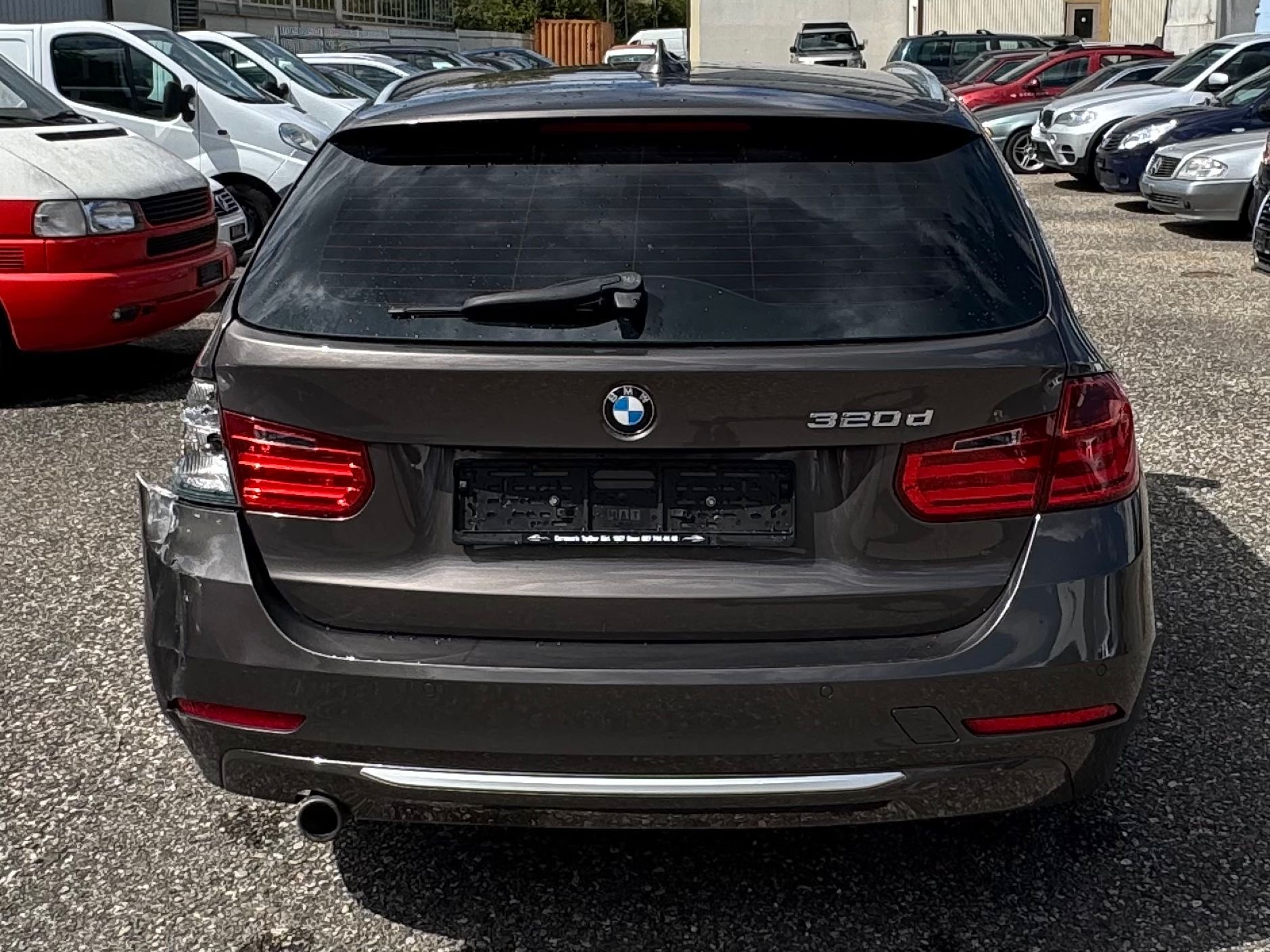 BMW 320d Touring Luxury Line-image-4