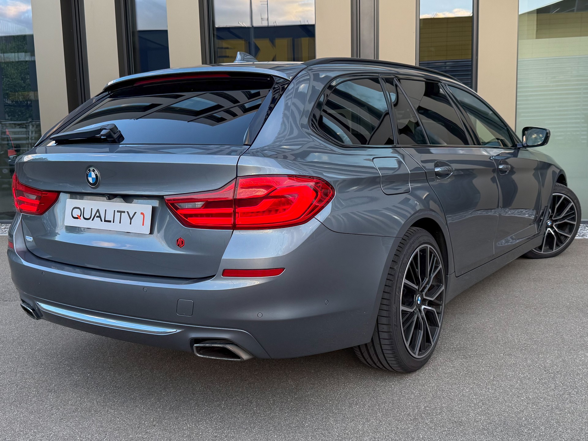 BMW 540d xDrive Touring Luxury Line Steptronic-image-4