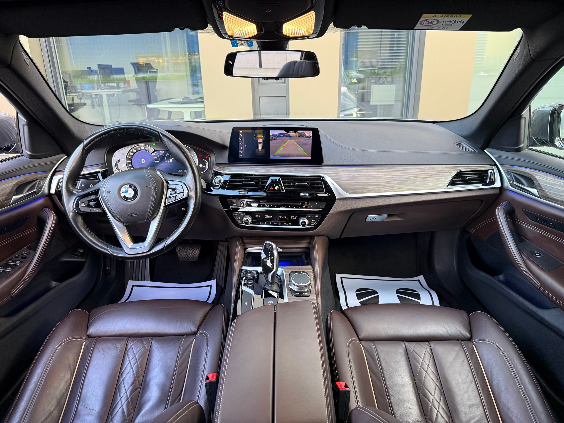 BMW 540d xDrive Touring Luxury Line Steptronic-image-12