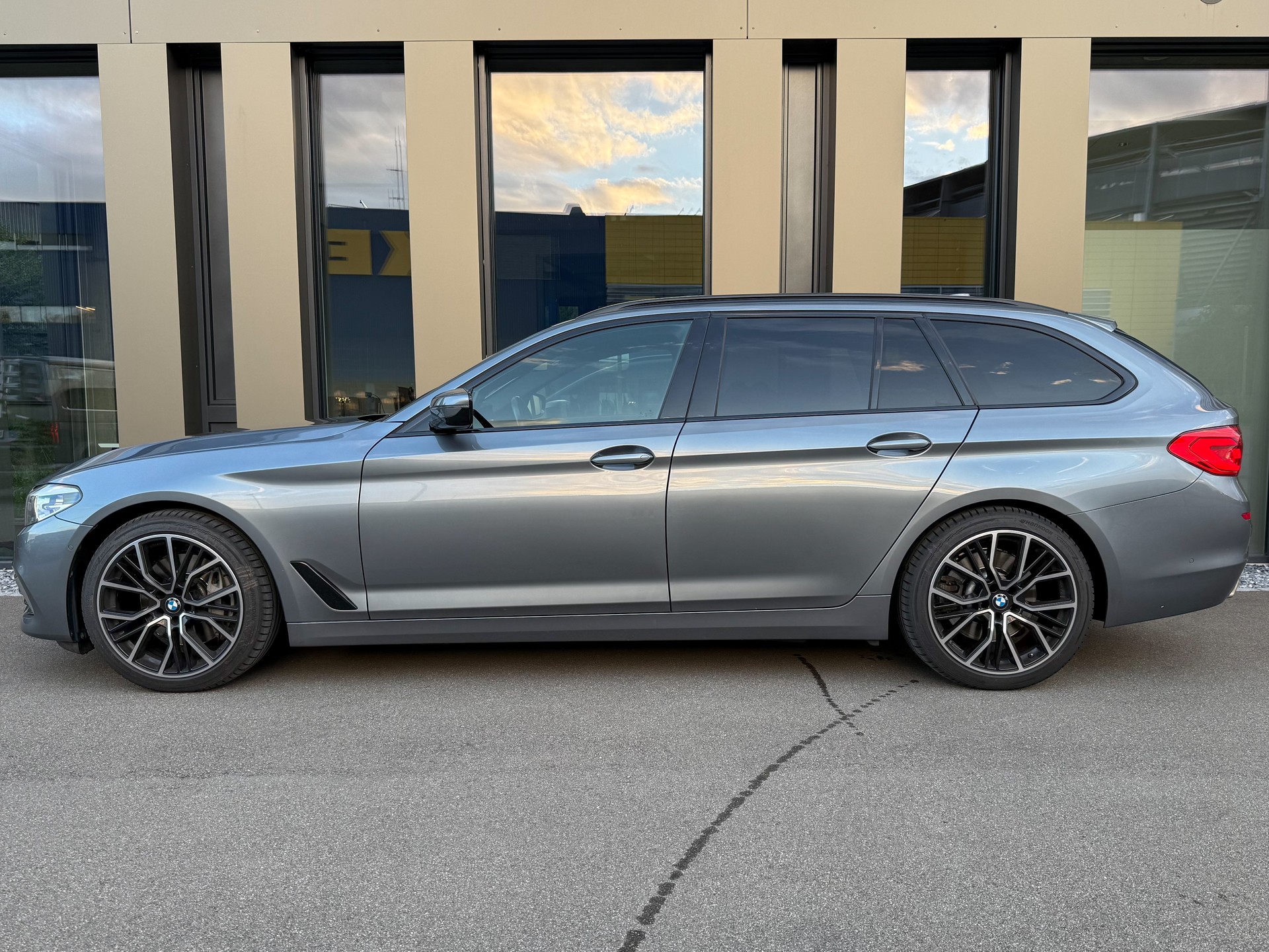 BMW 540d xDrive Touring Luxury Line Steptronic-image-1