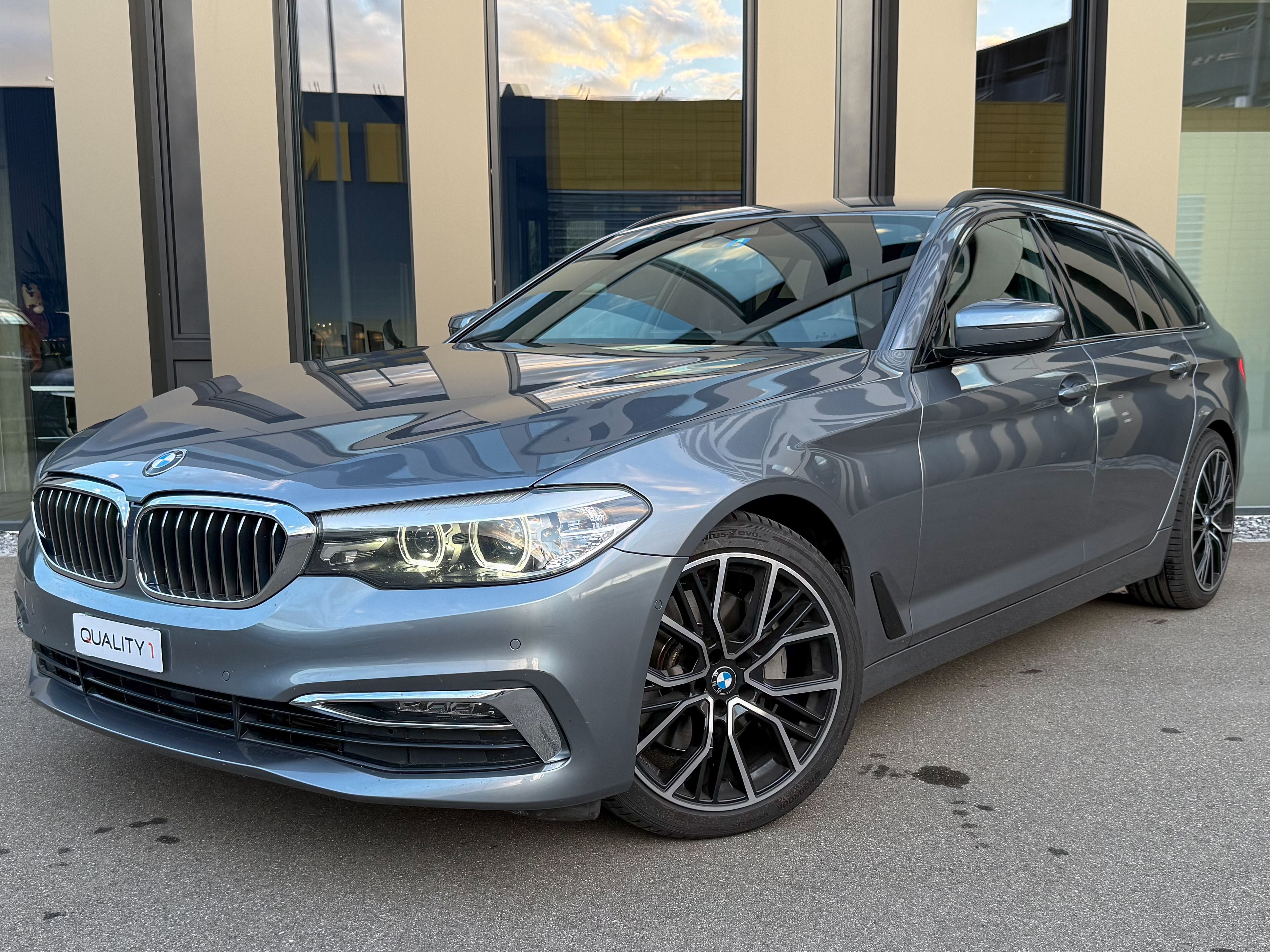BMW 540d xDrive Touring Luxury Line Steptronic — slika 1