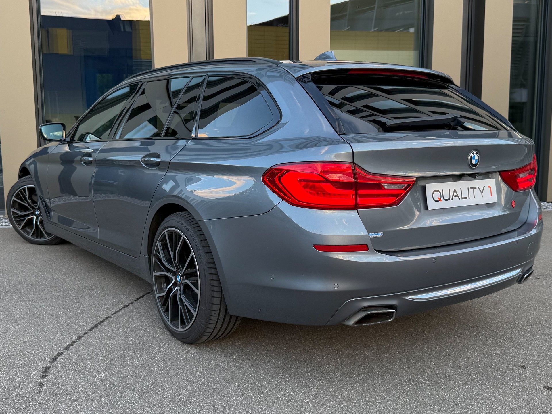 BMW 540d xDrive Touring Luxury Line Steptronic-image-2
