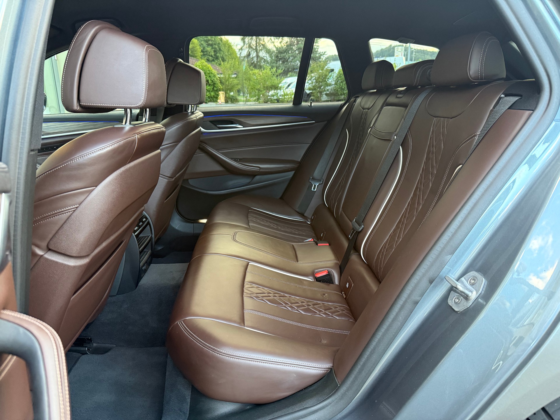 BMW 540d xDrive Touring Luxury Line Steptronic-image-11