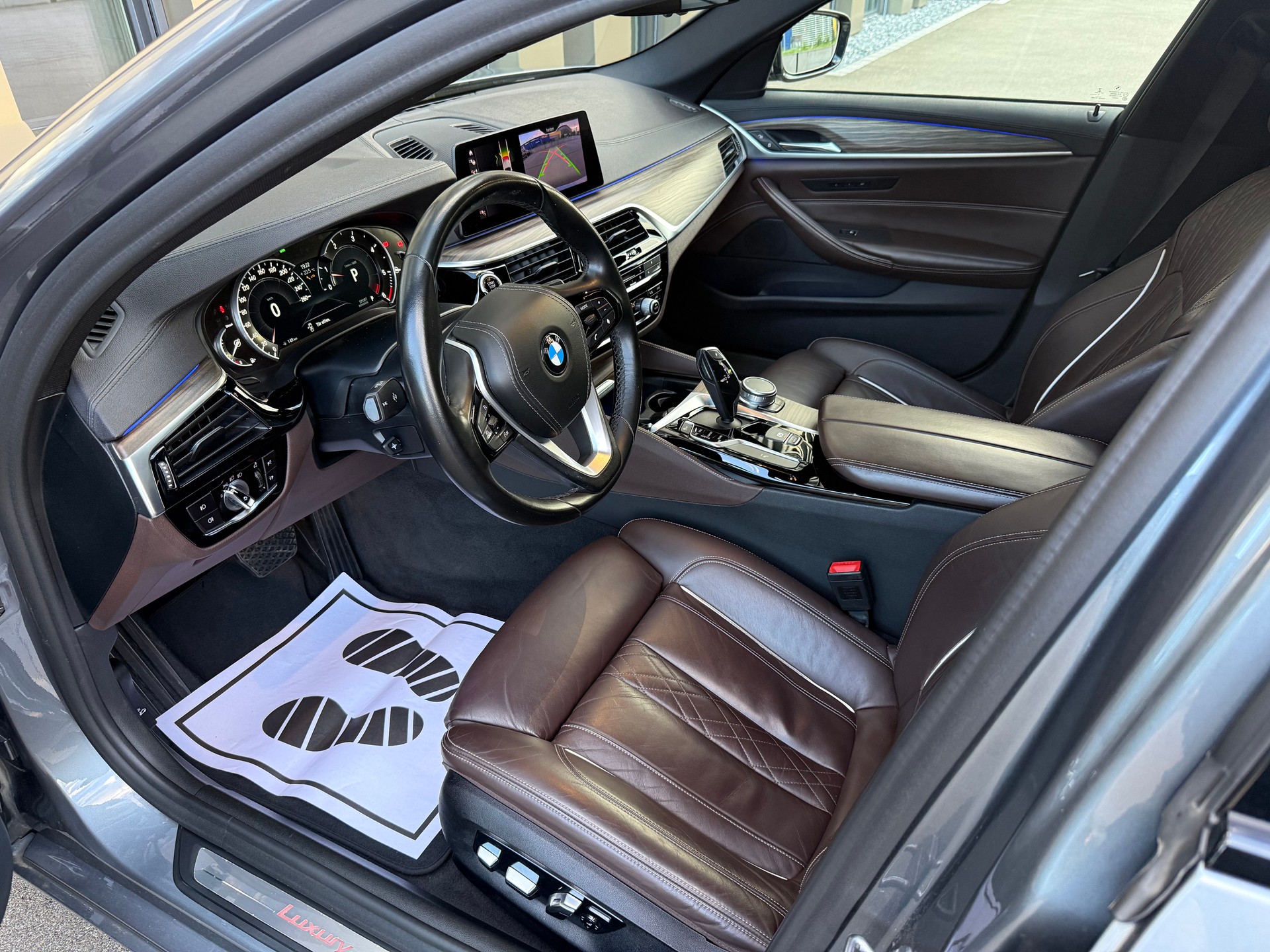 BMW 540d xDrive Touring Luxury Line Steptronic-image-9