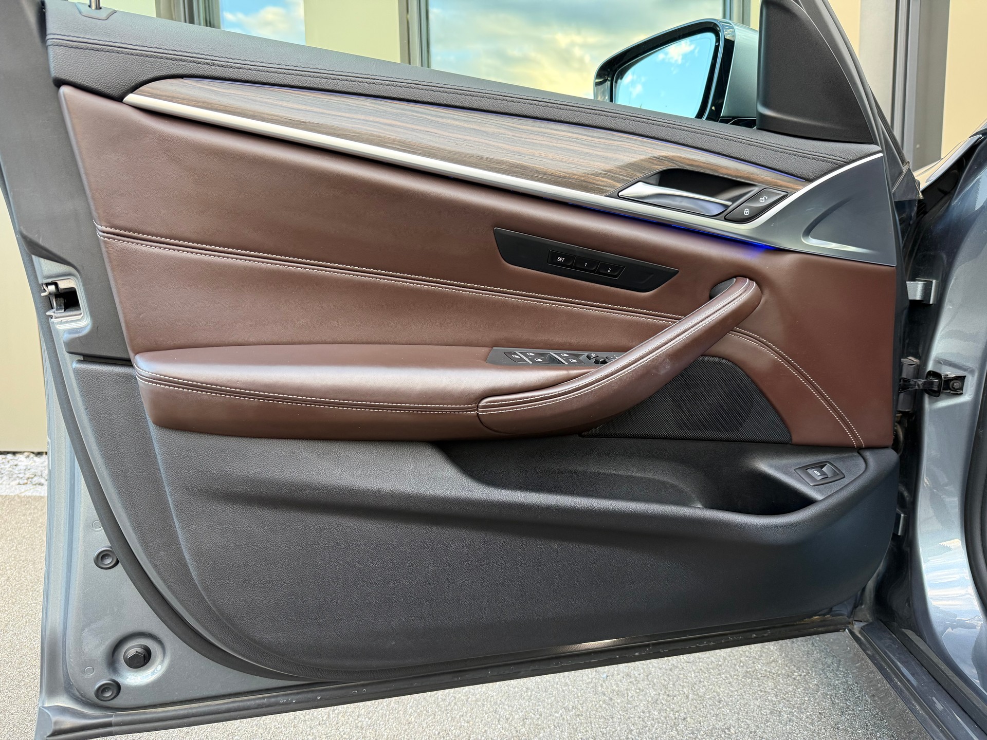 BMW 540d xDrive Touring Luxury Line Steptronic-image-13