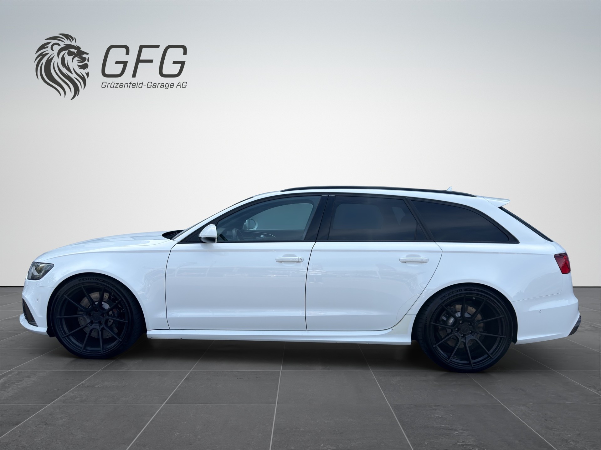 AUDI RS6 Avant 4.0 V8 TFSI quattro T-Tronic-image-2