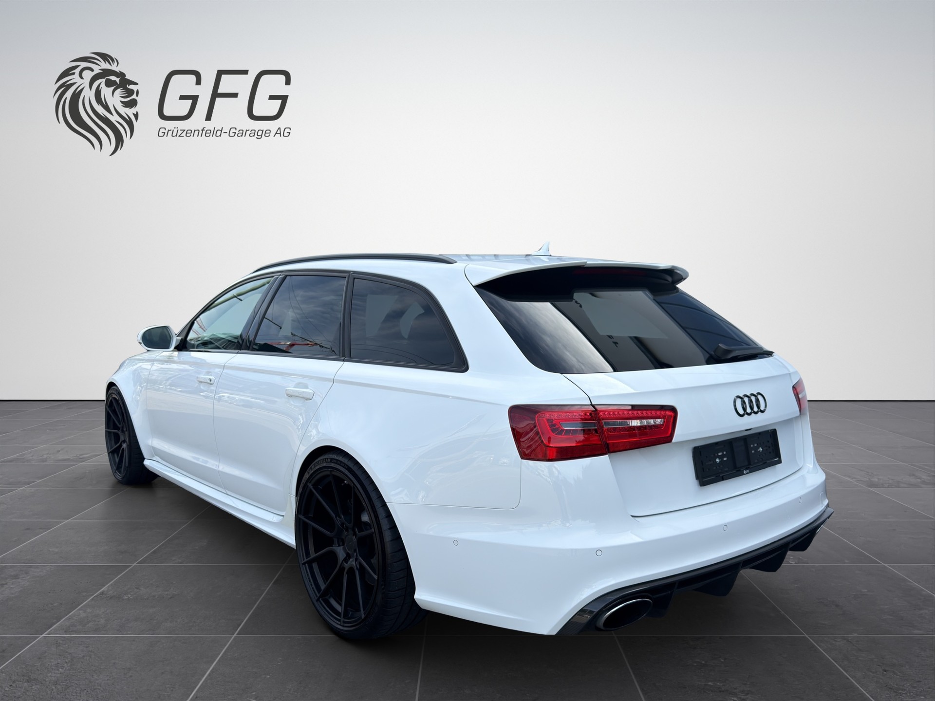 AUDI RS6 Avant 4.0 V8 TFSI quattro T-Tronic-image-3