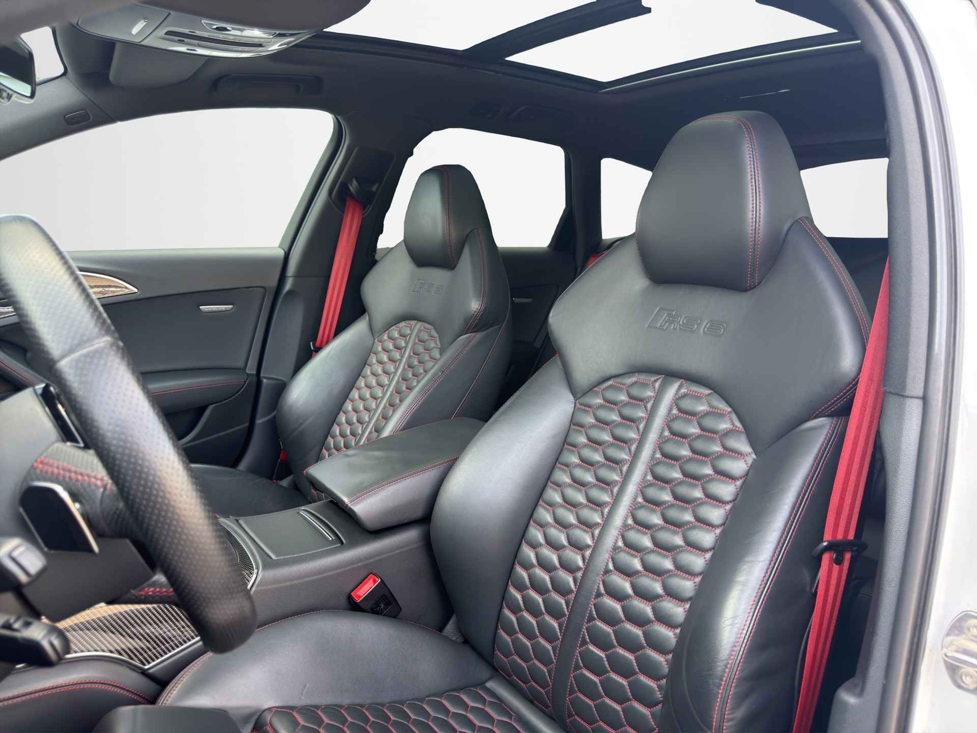 AUDI RS6 Avant 4.0 V8 TFSI quattro T-Tronic-image-5