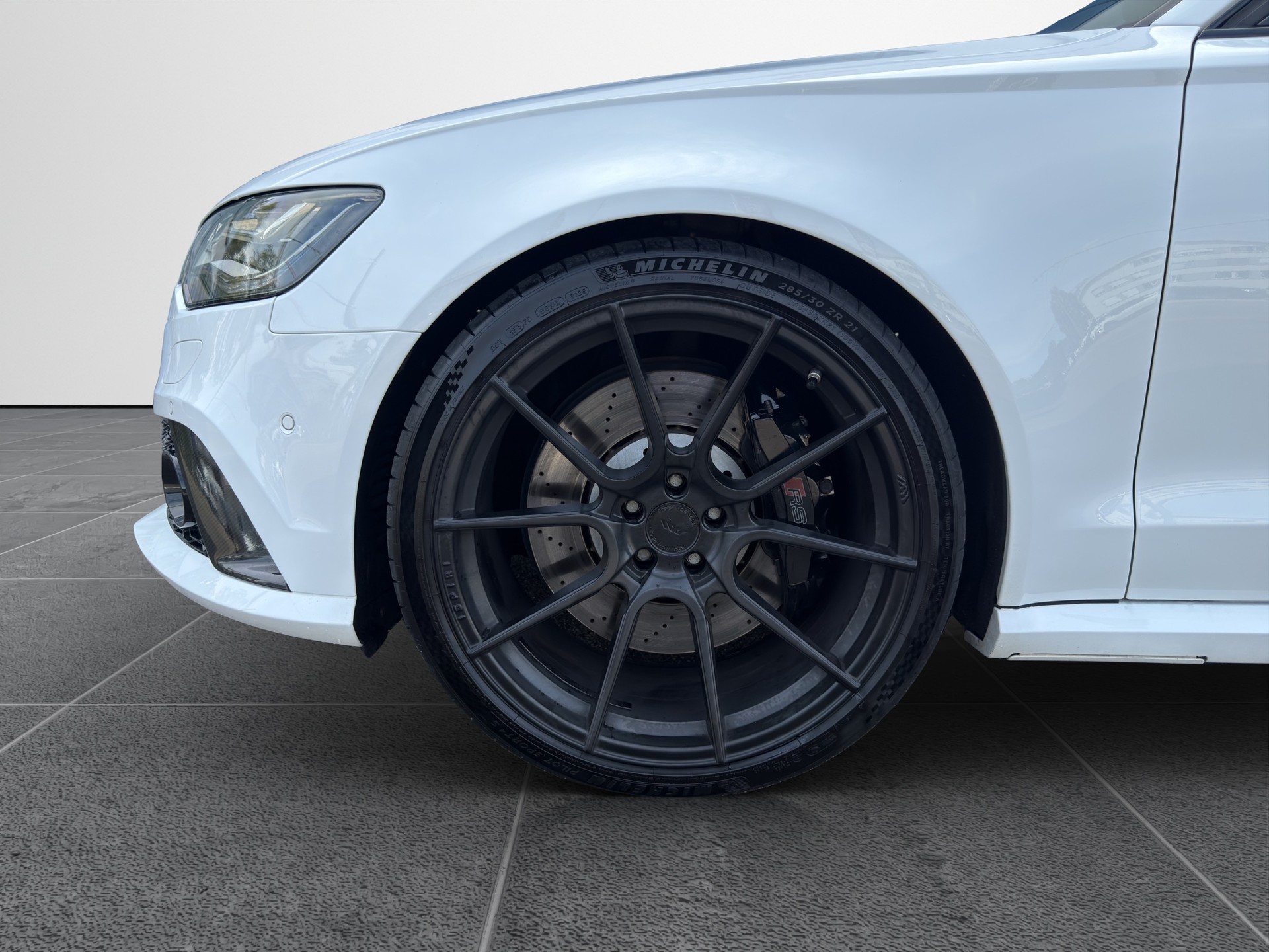 AUDI RS6 Avant 4.0 V8 TFSI quattro T-Tronic-image-12