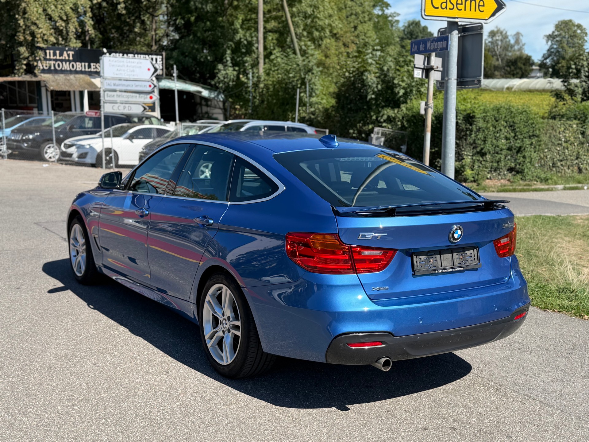 BMW 320d GT xDrive pack M-image-4