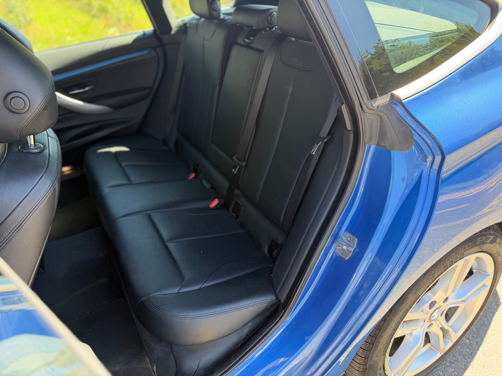 BMW 320d GT xDrive pack M-image-11