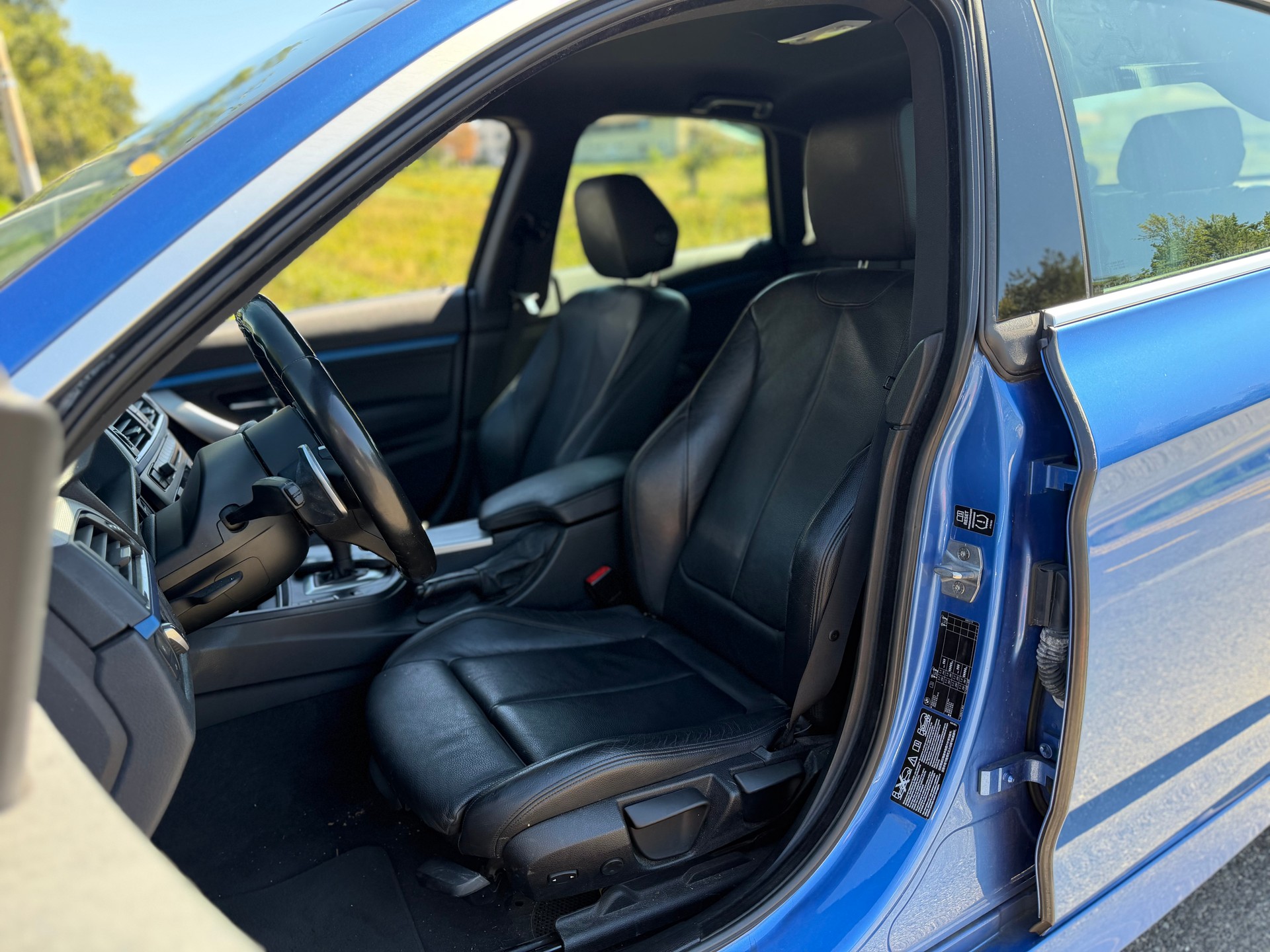 BMW 320d GT xDrive pack M-image-7