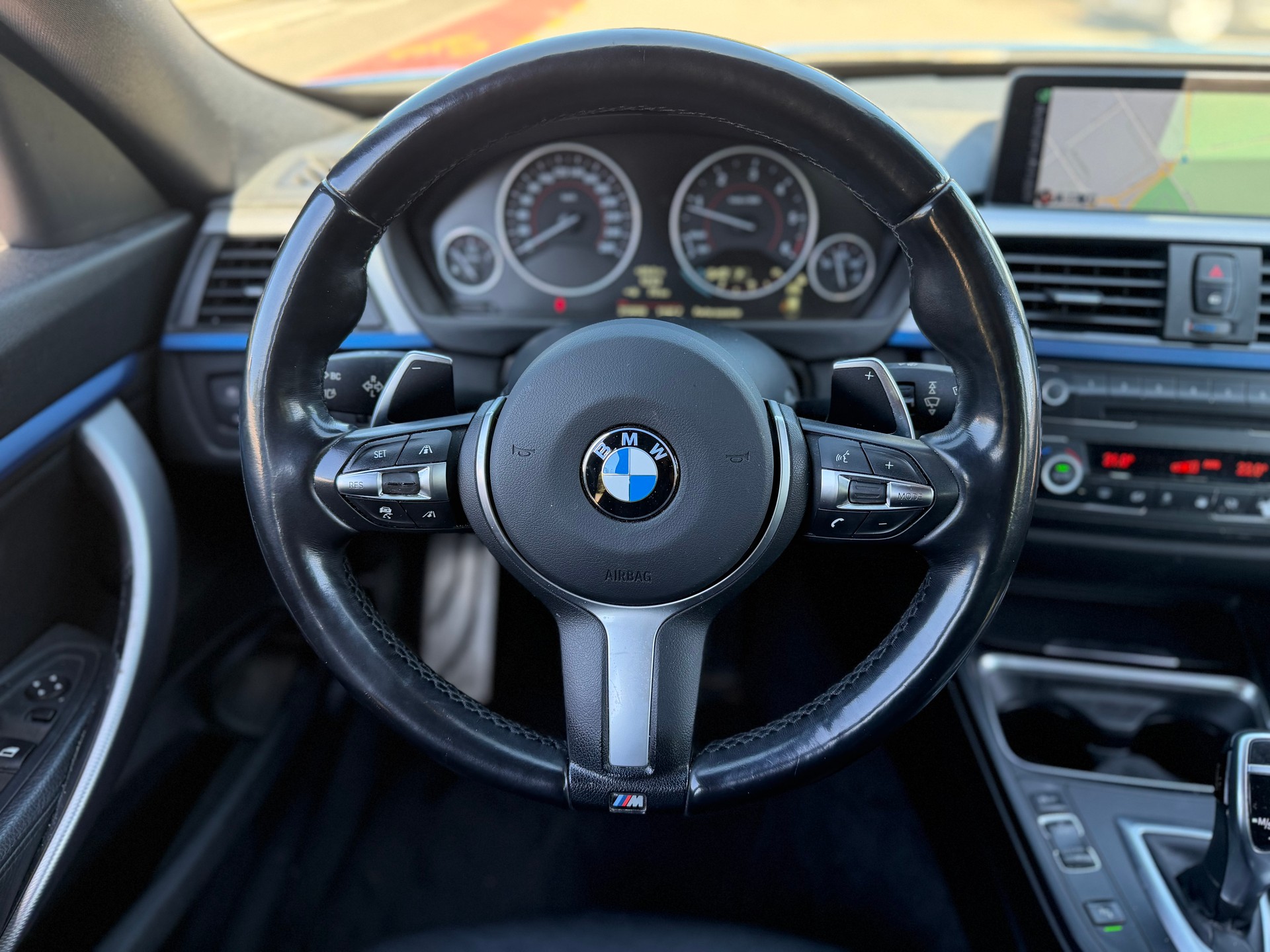 BMW 320d GT xDrive pack M-image-8