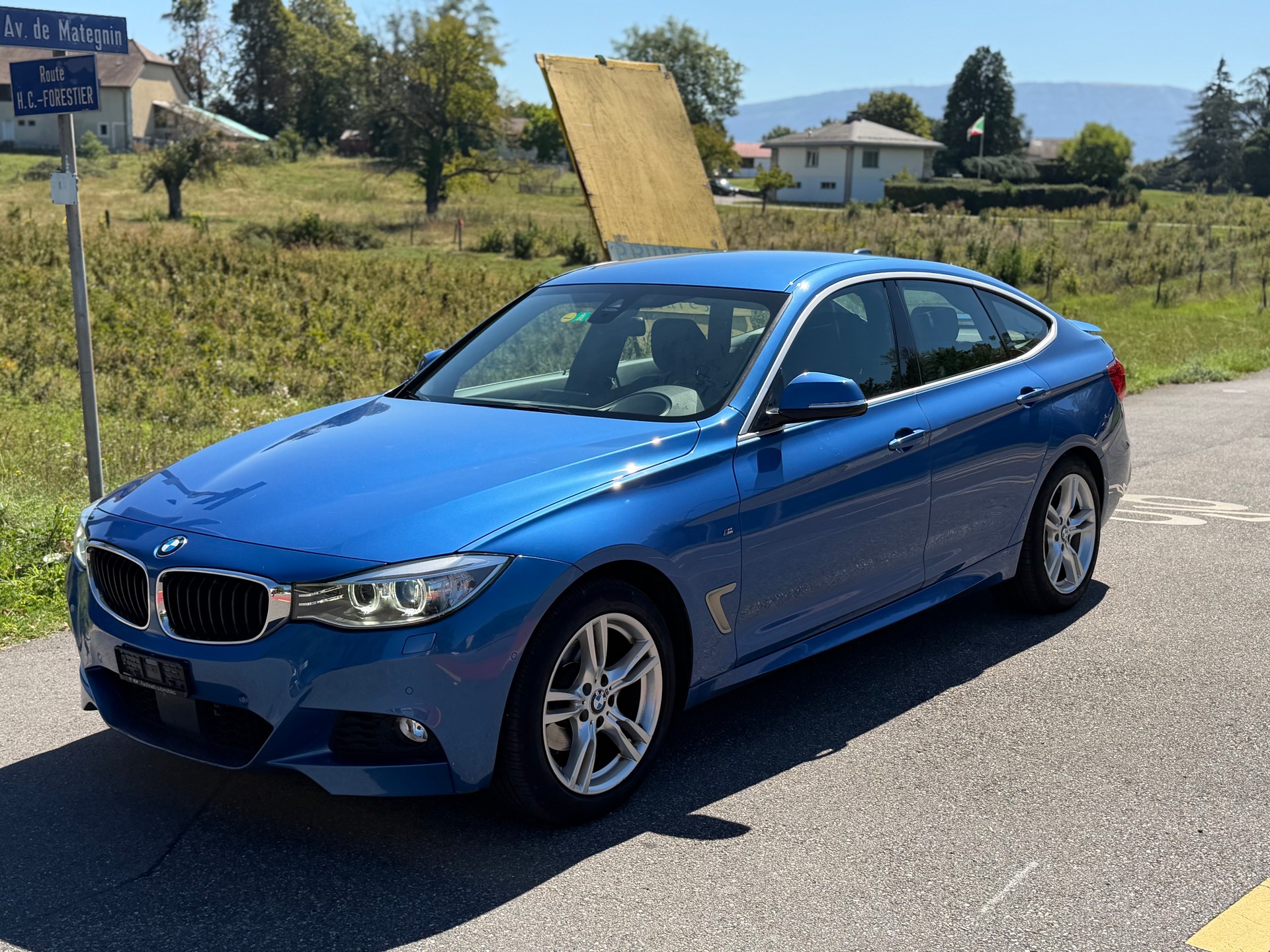 BMW 320d GT xDrive pack M-image-2