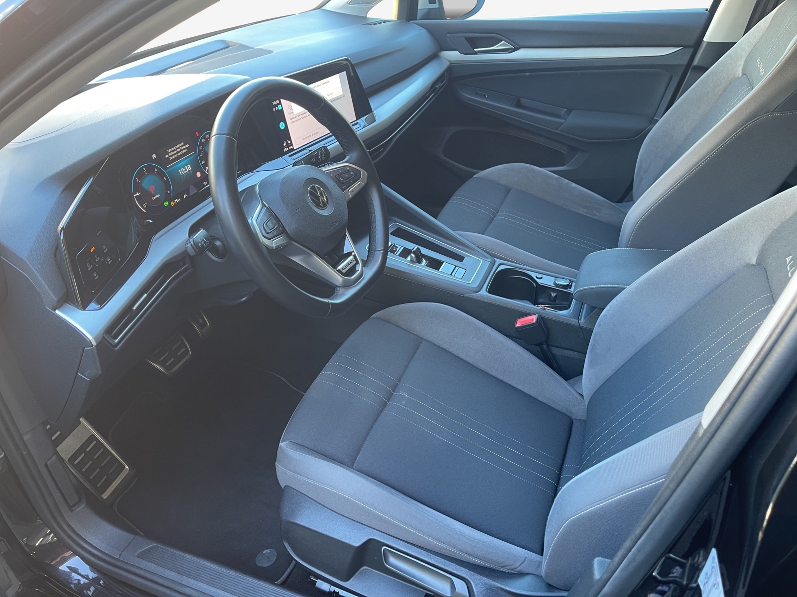 VW Golf 2.0 TDI Alltrack DSG 4Motion-image-7