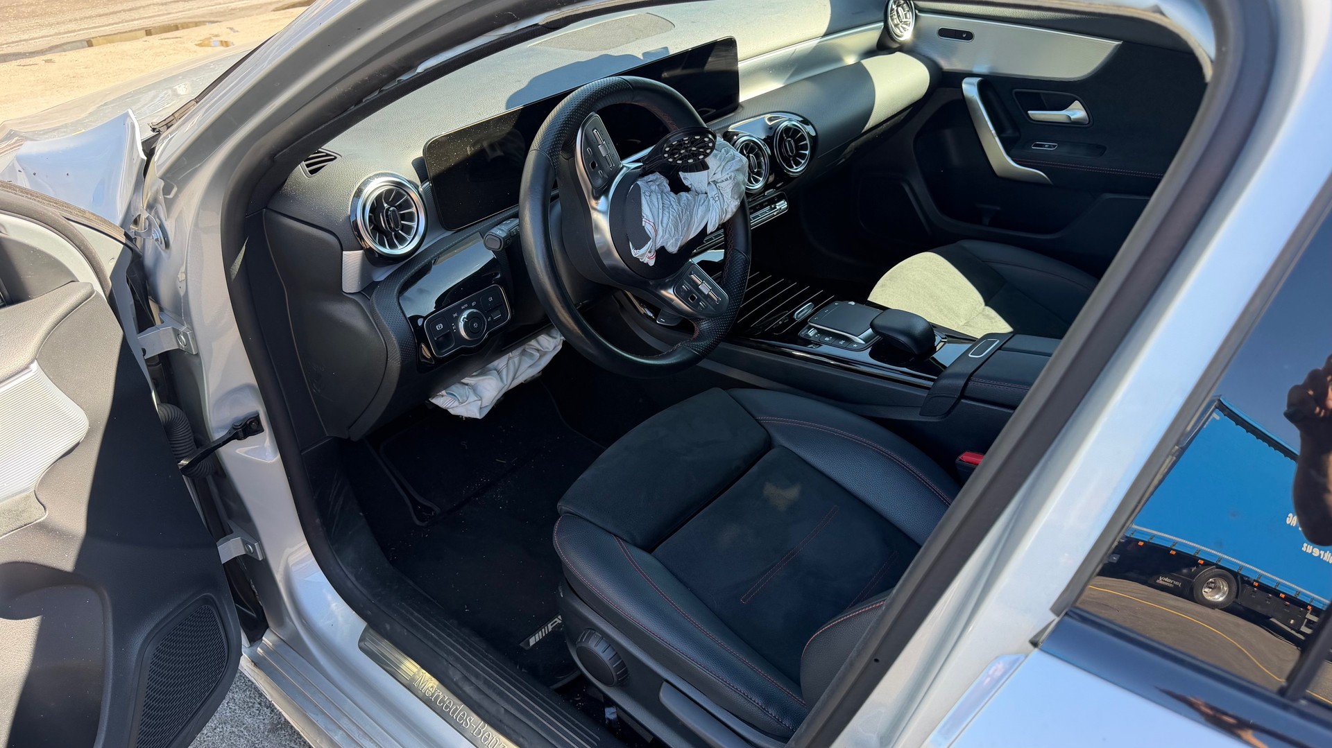MERCEDES-BENZ A 180 AMG Line 7G-DCT-image-9