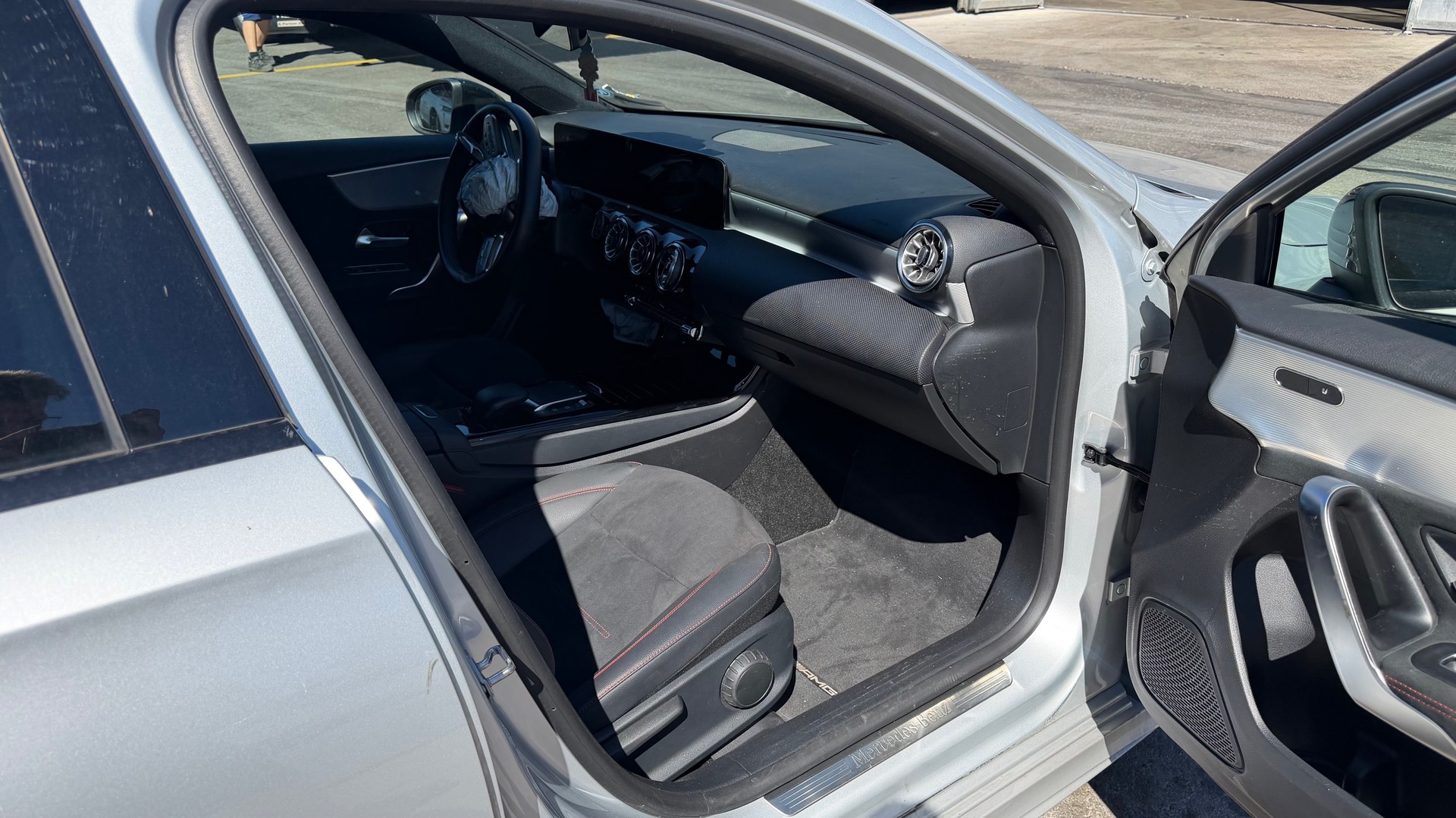MERCEDES-BENZ A 180 AMG Line 7G-DCT-image-11