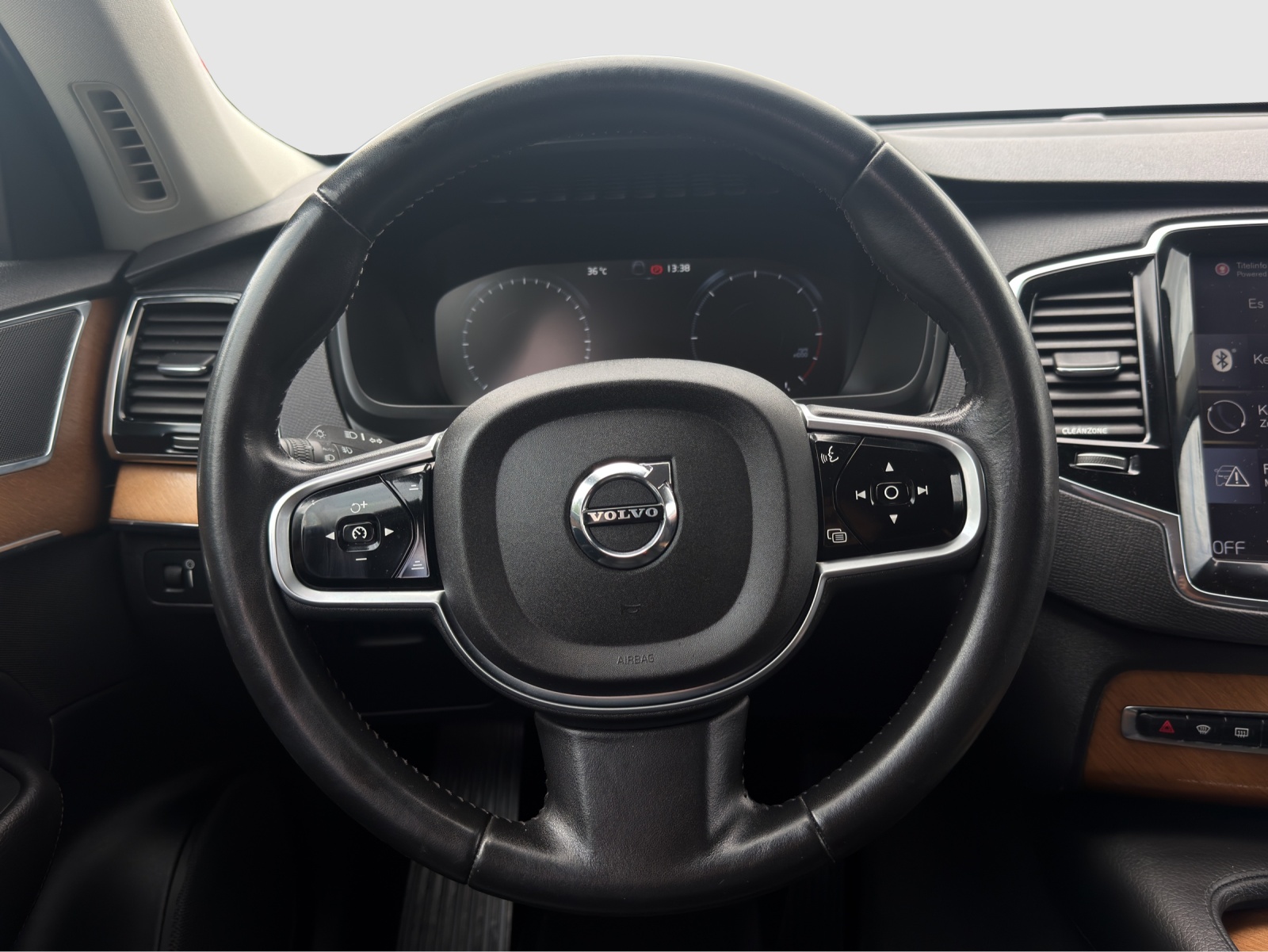 VOLVO XC90 D5 AWD Momentum Geartronic-image-9