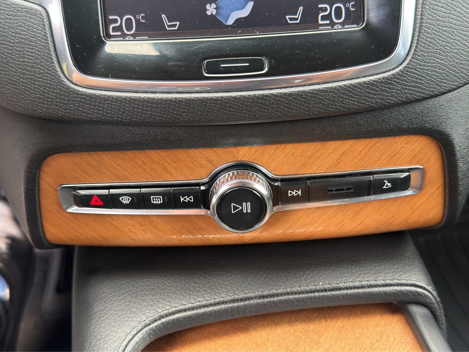 VOLVO XC90 D5 AWD Momentum Geartronic-image-26