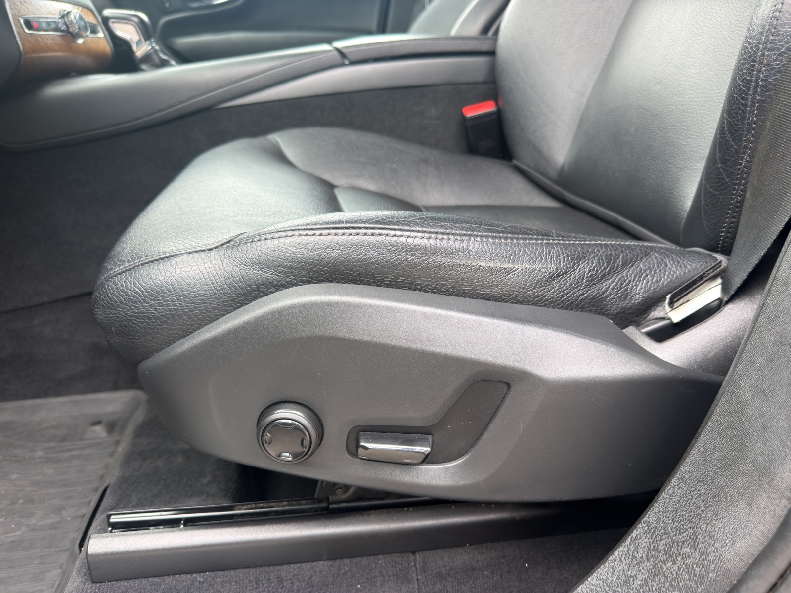 VOLVO XC90 D5 AWD Momentum Geartronic-image-22