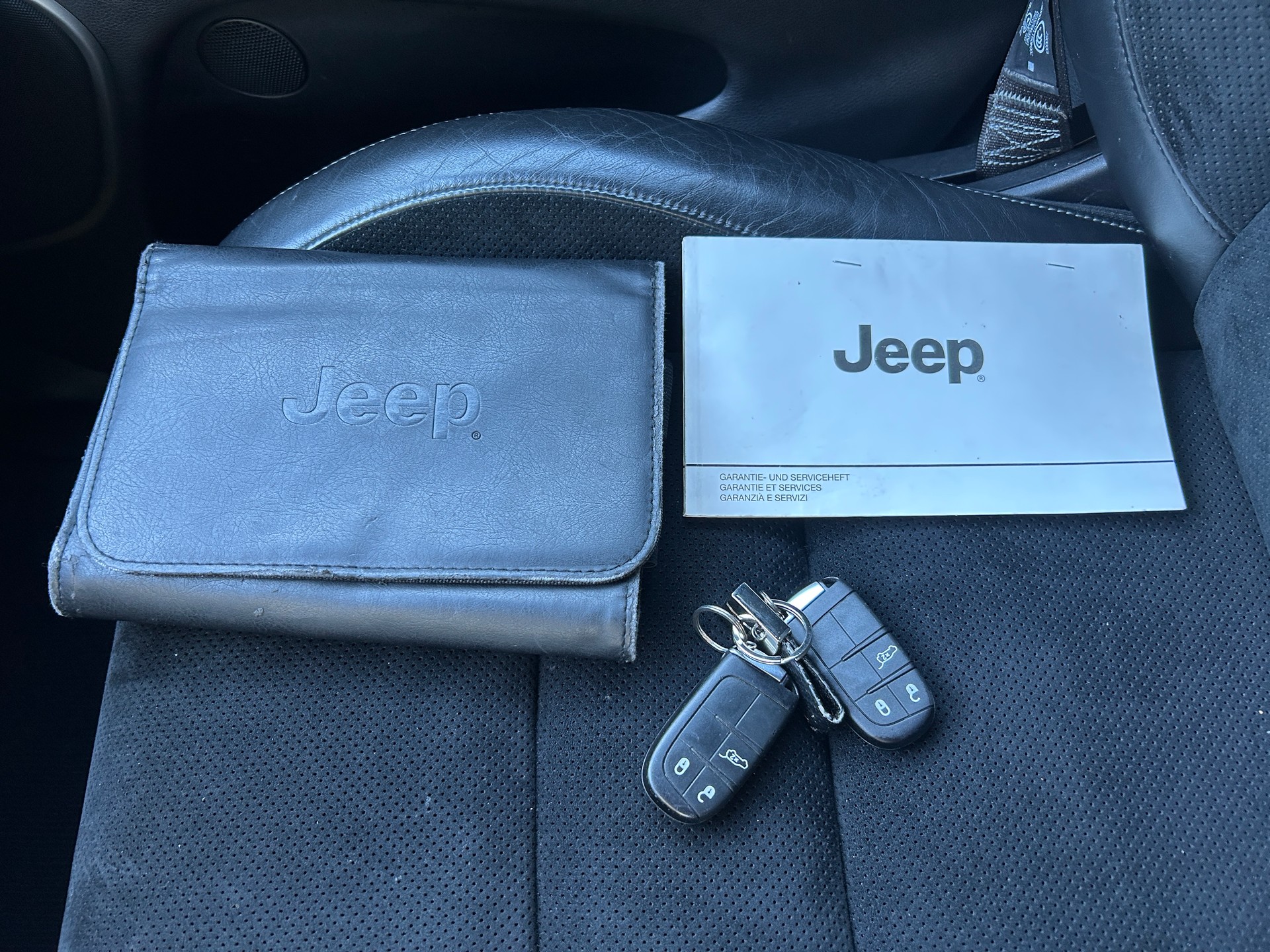 JEEP Grand Cherokee 6.4 V8 HEMI SRT8 Automatic-image-12