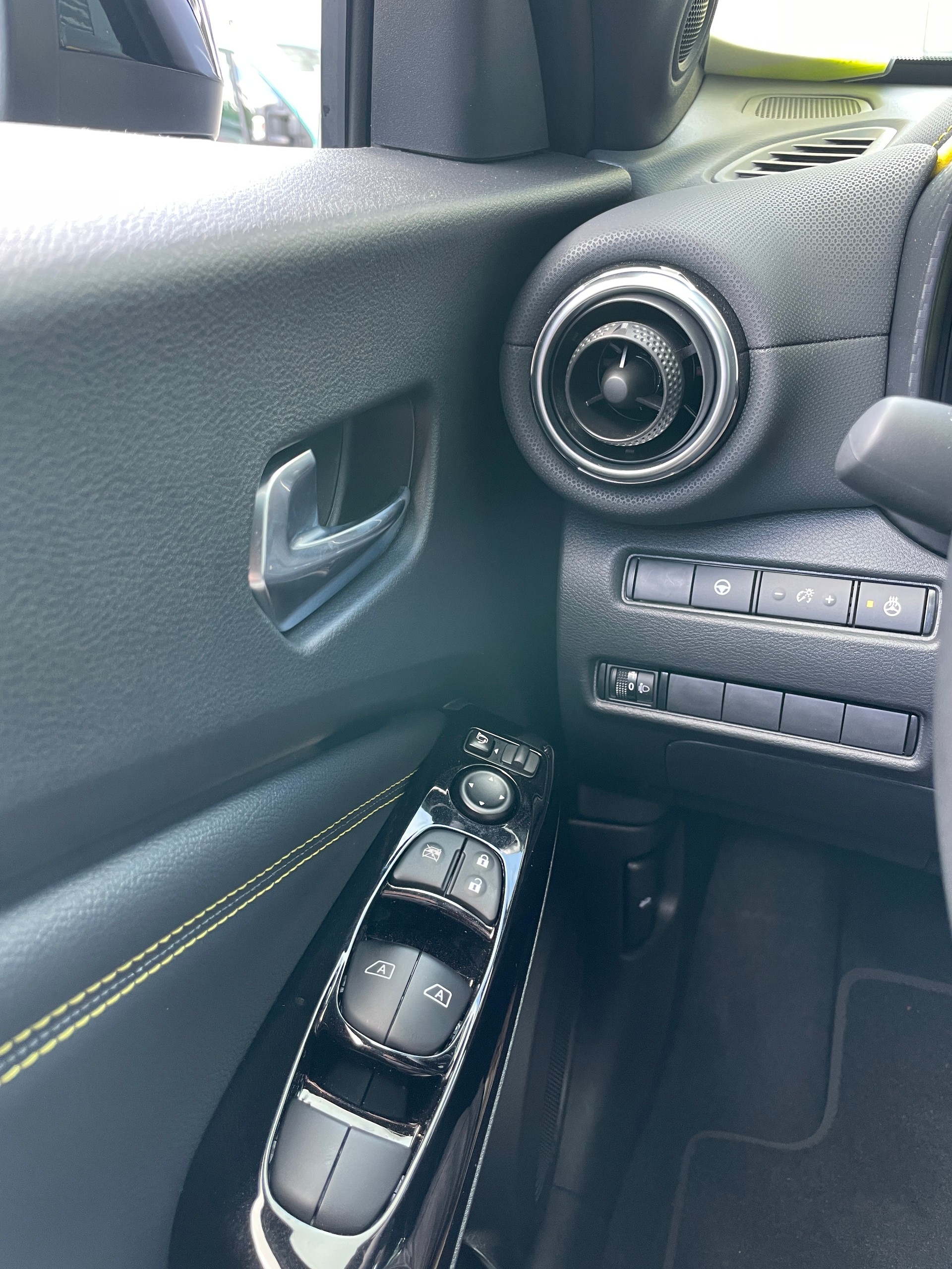 NISSAN Juke 1.6 FHEV N-Sport-image-17