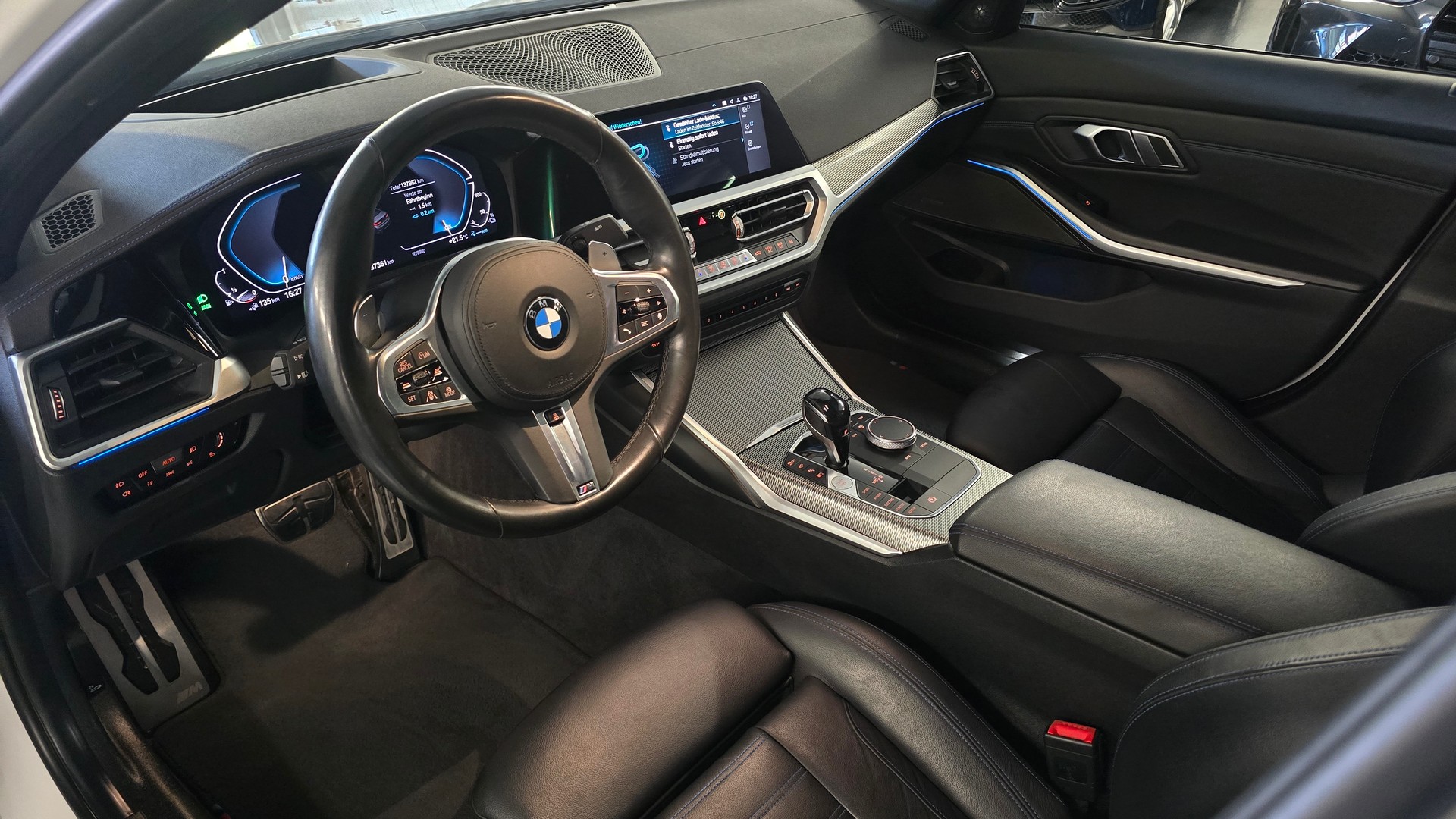 BMW 330e Steptronic M Sport-image-14