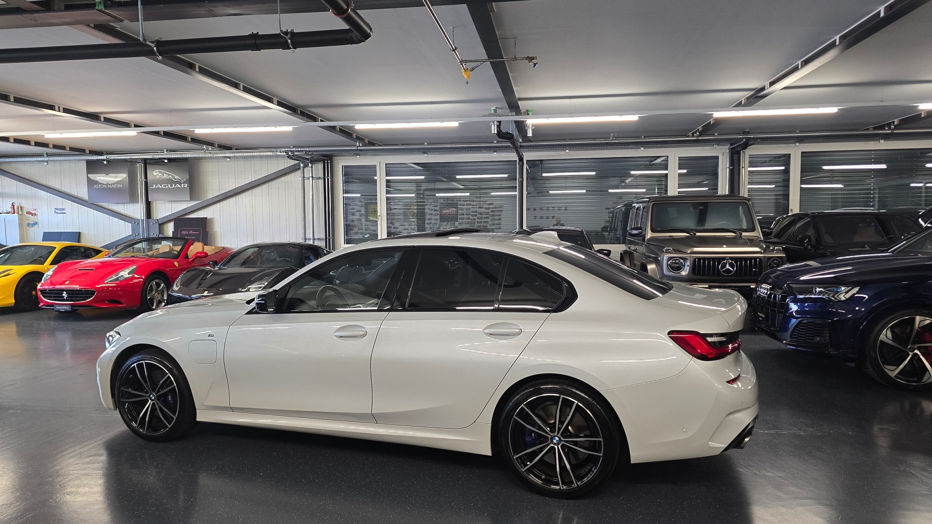 BMW 330e Steptronic M Sport-image-11