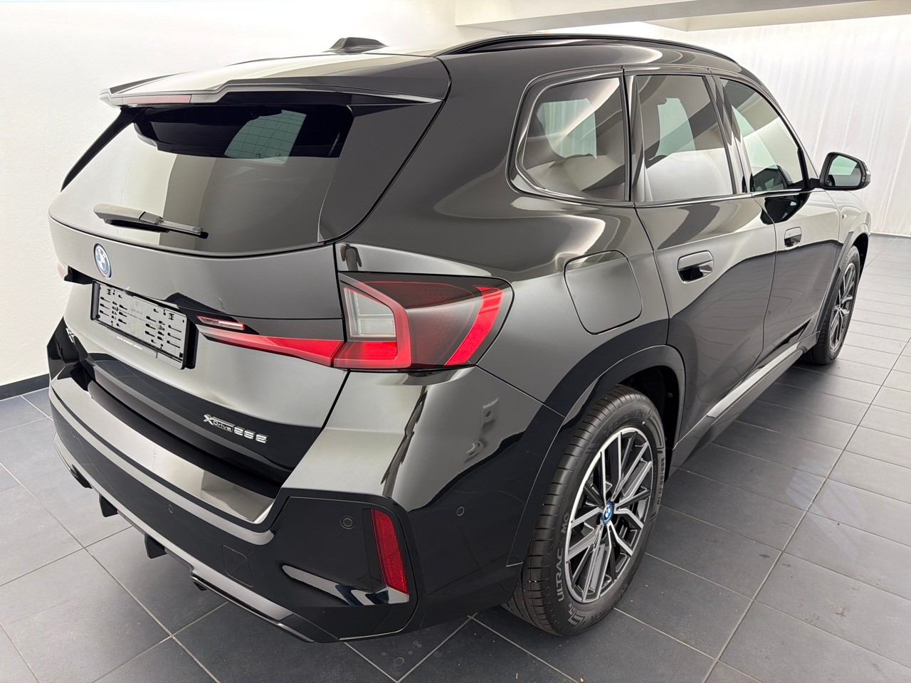 BMW X1 xDrive 25e M Sport-showroom-element-2