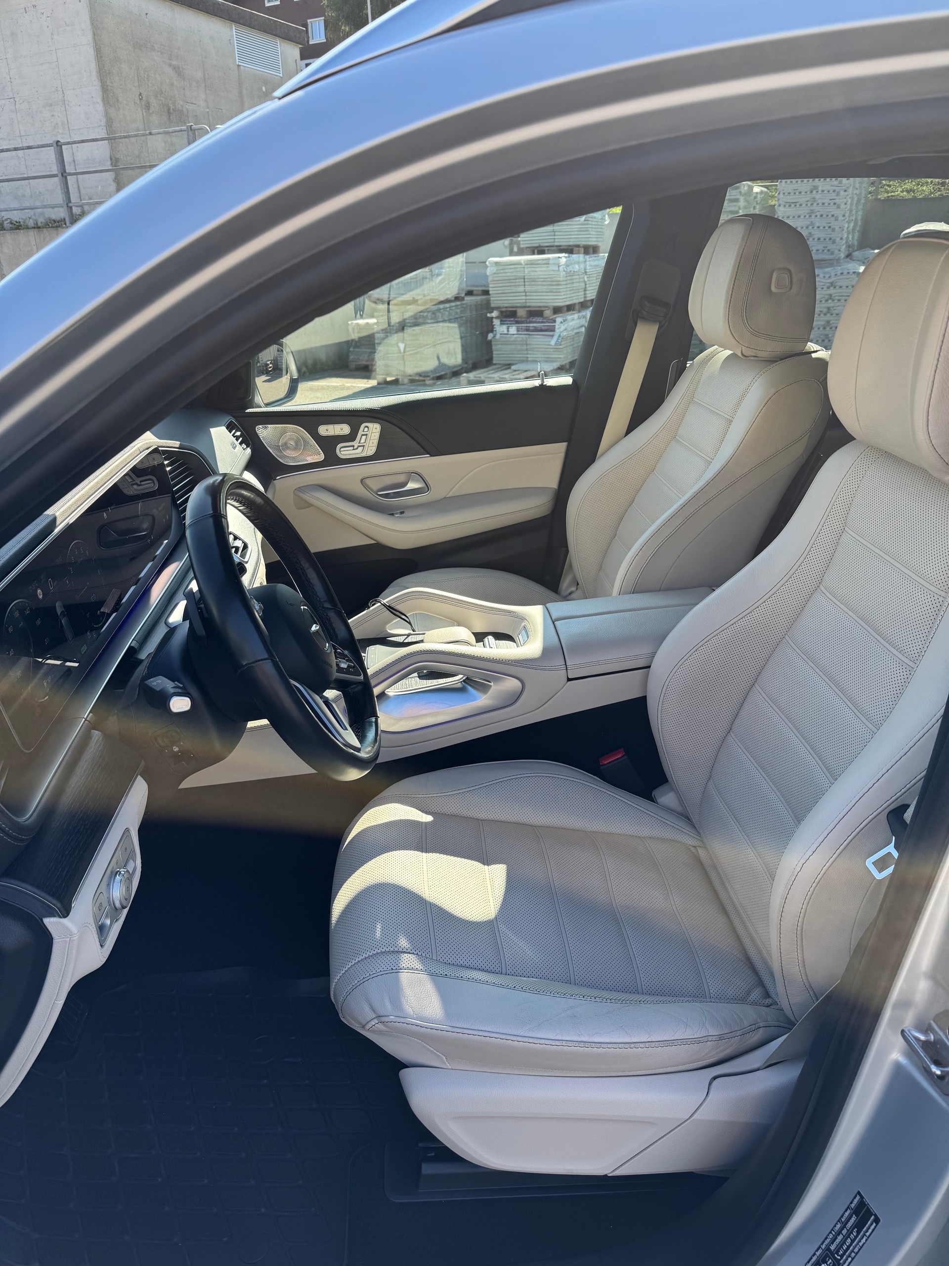 MERCEDES-BENZ GLE 350 e AMG Line 4matic-image-4