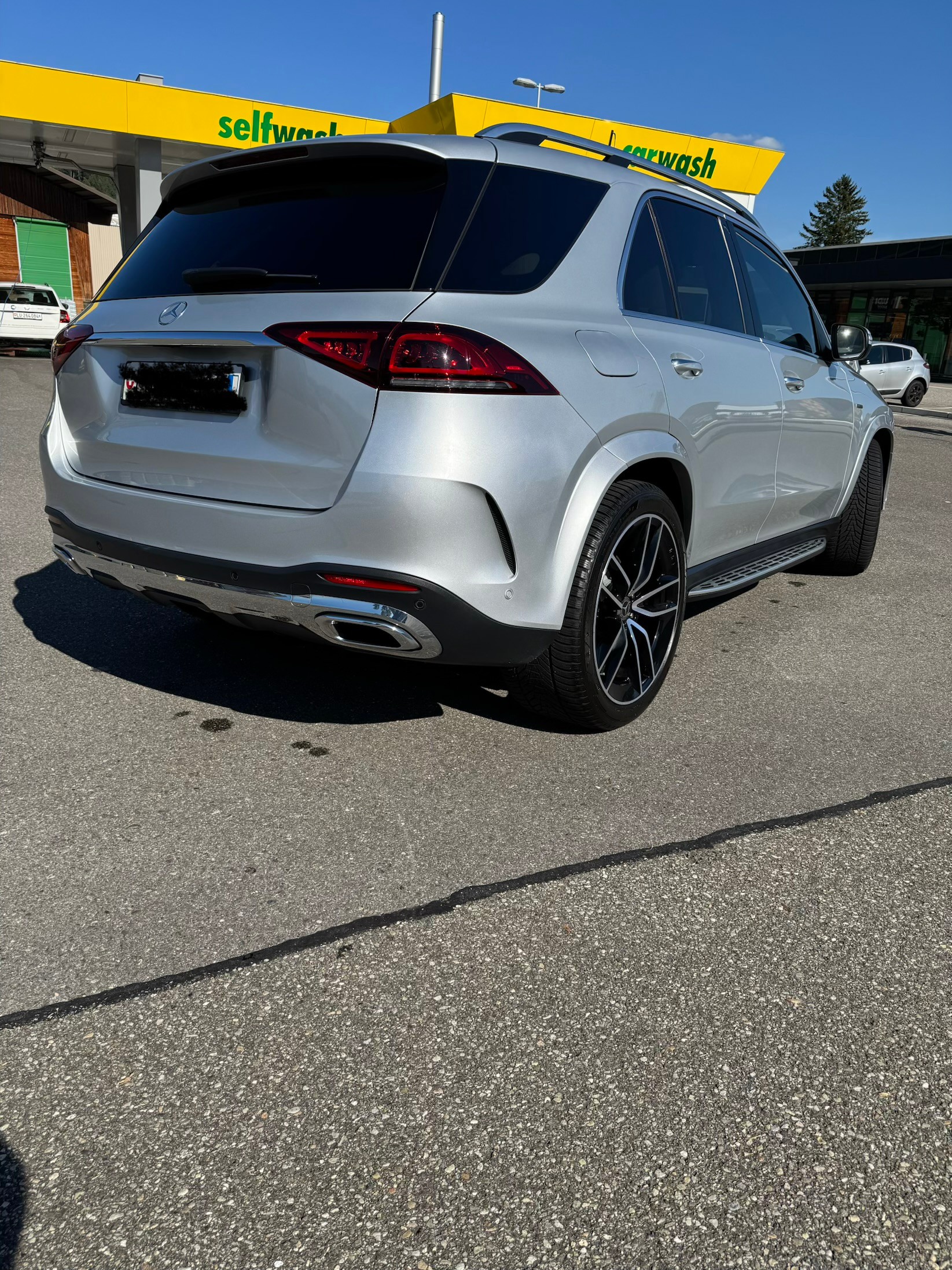 MERCEDES-BENZ GLE 350 e AMG Line 4matic-image-1