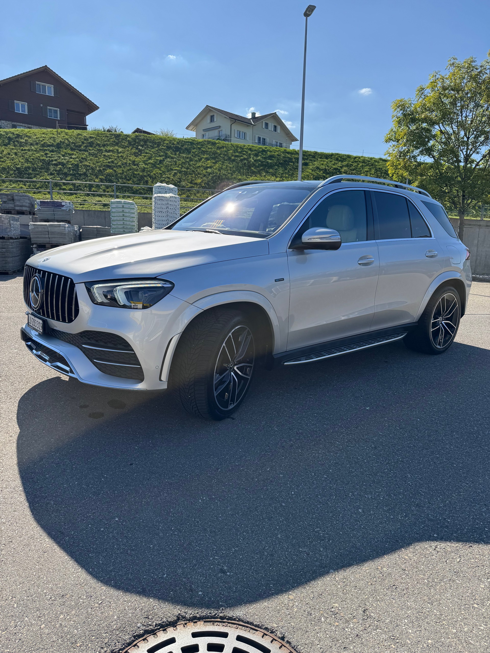 MERCEDES-BENZ GLE 350 e AMG Line 4matic-image-3