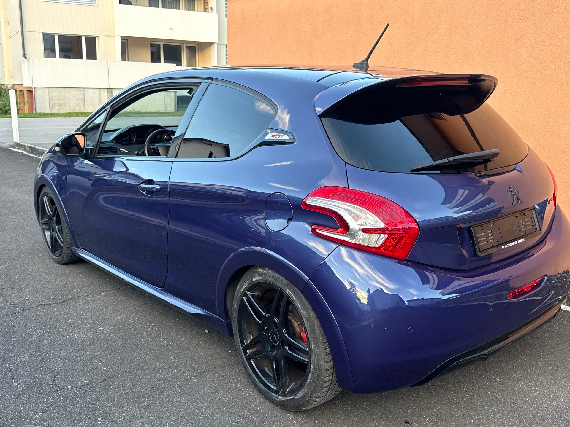 PEUGEOT 208 1.6 Turbo GTi-image-4