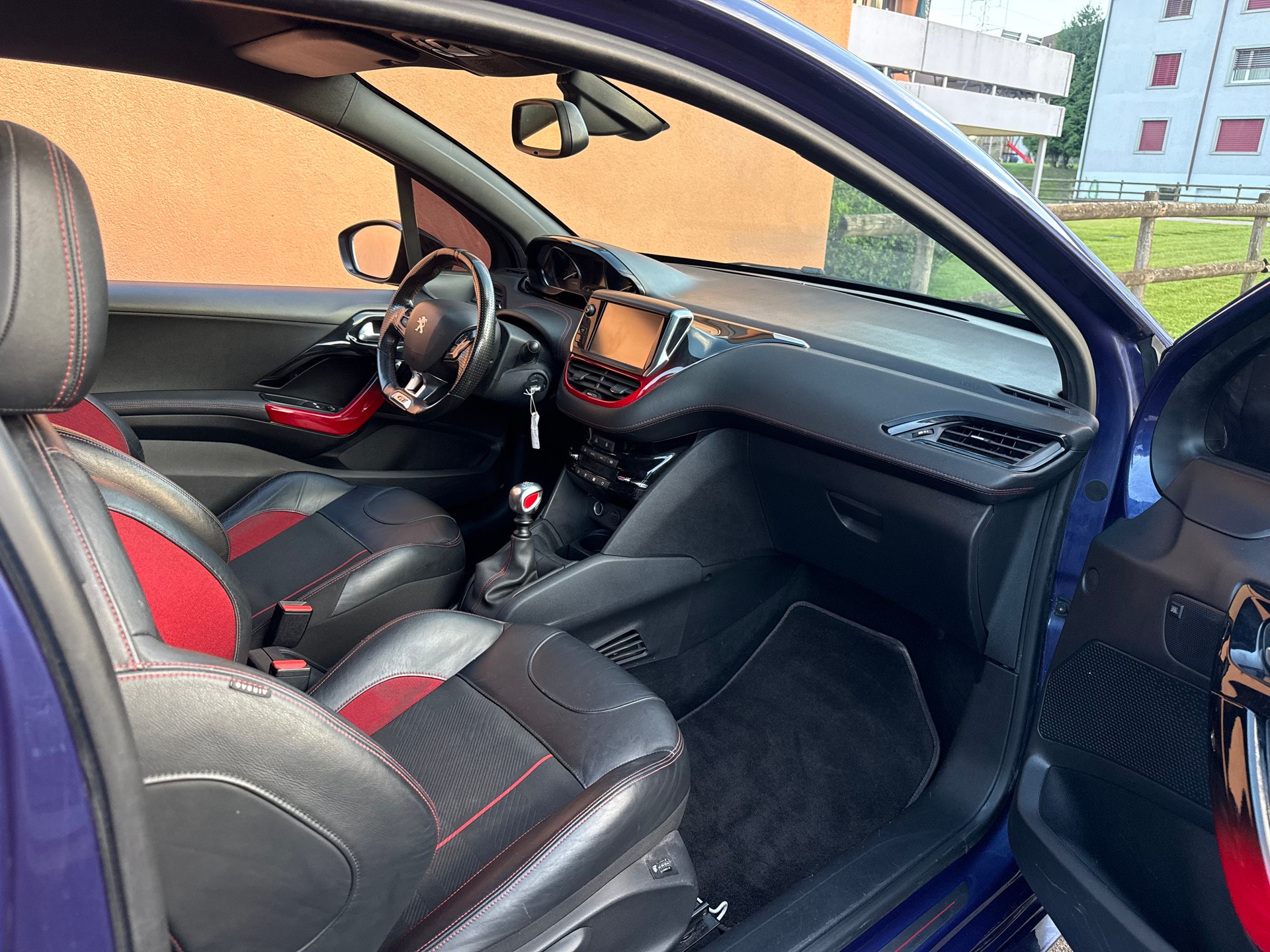 PEUGEOT 208 1.6 Turbo GTi-image-10