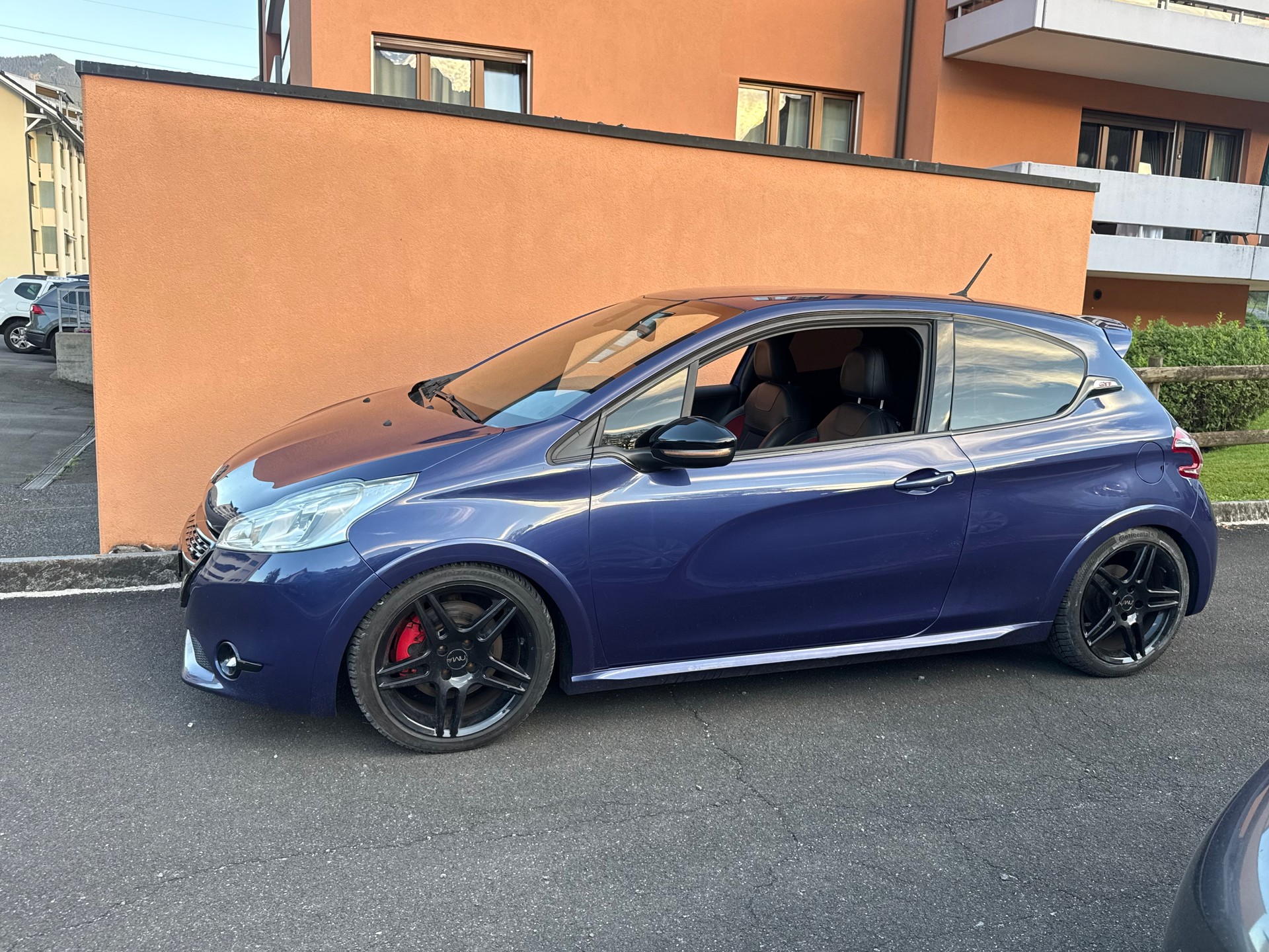 PEUGEOT 208 1.6 Turbo GTi-image-3