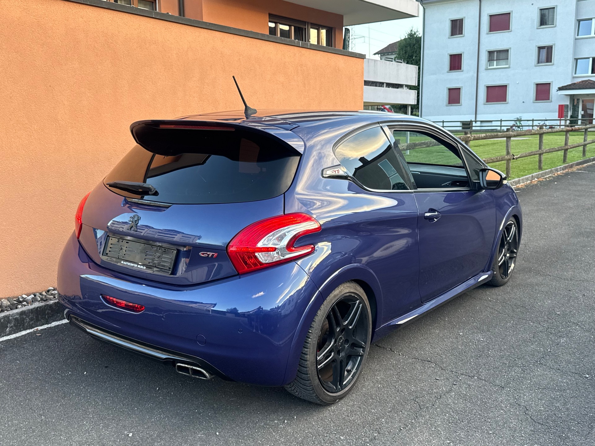 PEUGEOT 208 1.6 Turbo GTi-image-7