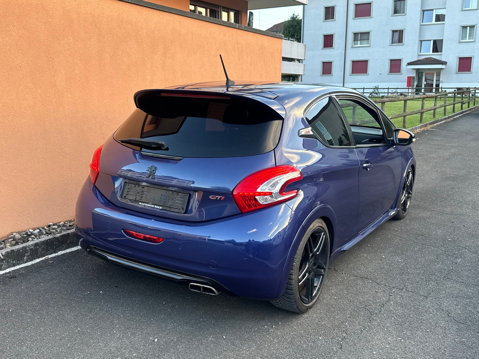 PEUGEOT 208 1.6 Turbo GTi-image-6