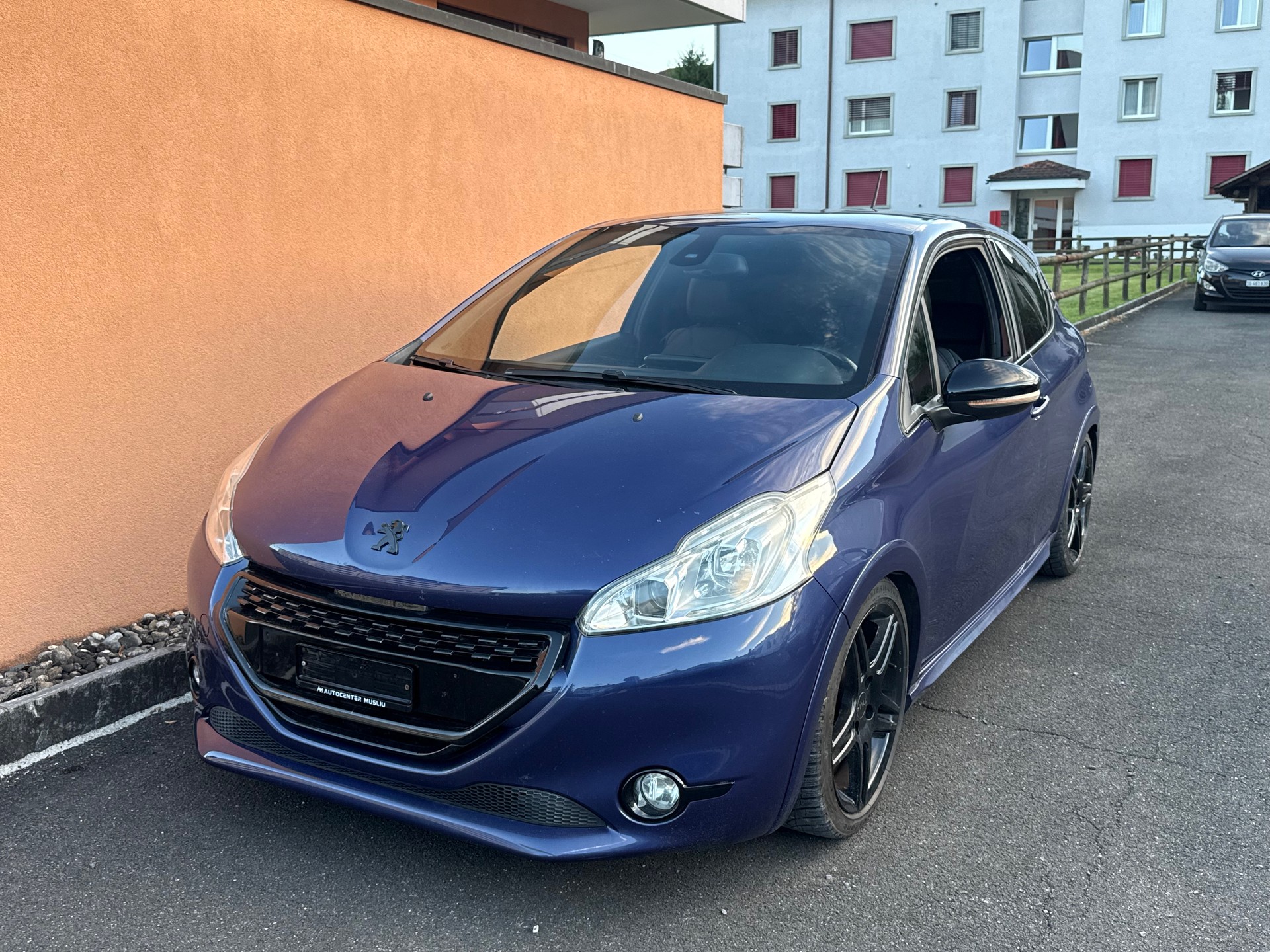 PEUGEOT 208 1.6 Turbo GTi-image-2