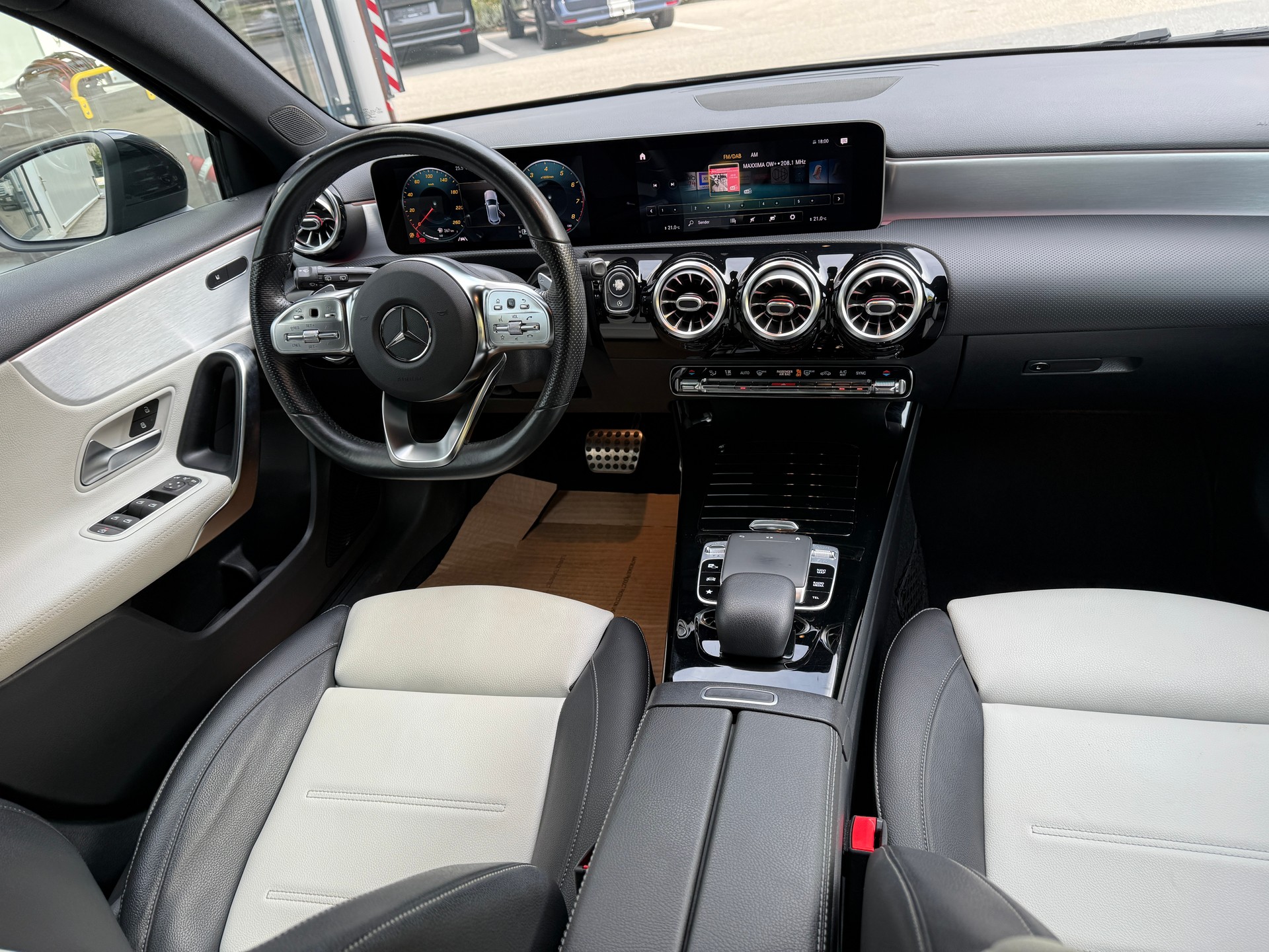 MERCEDES-BENZ A 250 4Matic AMG Line 4Matic 7G-DCT-image-9