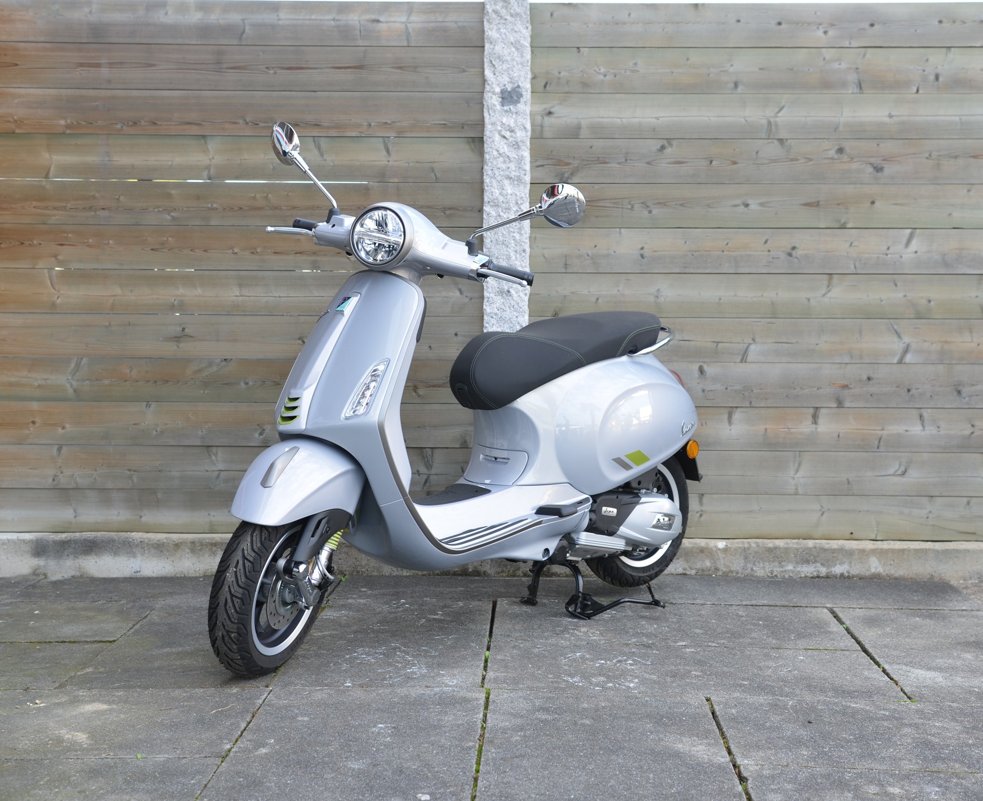 PIAGGIO Vespa 125 Primavera Tech-showroom-element-3
