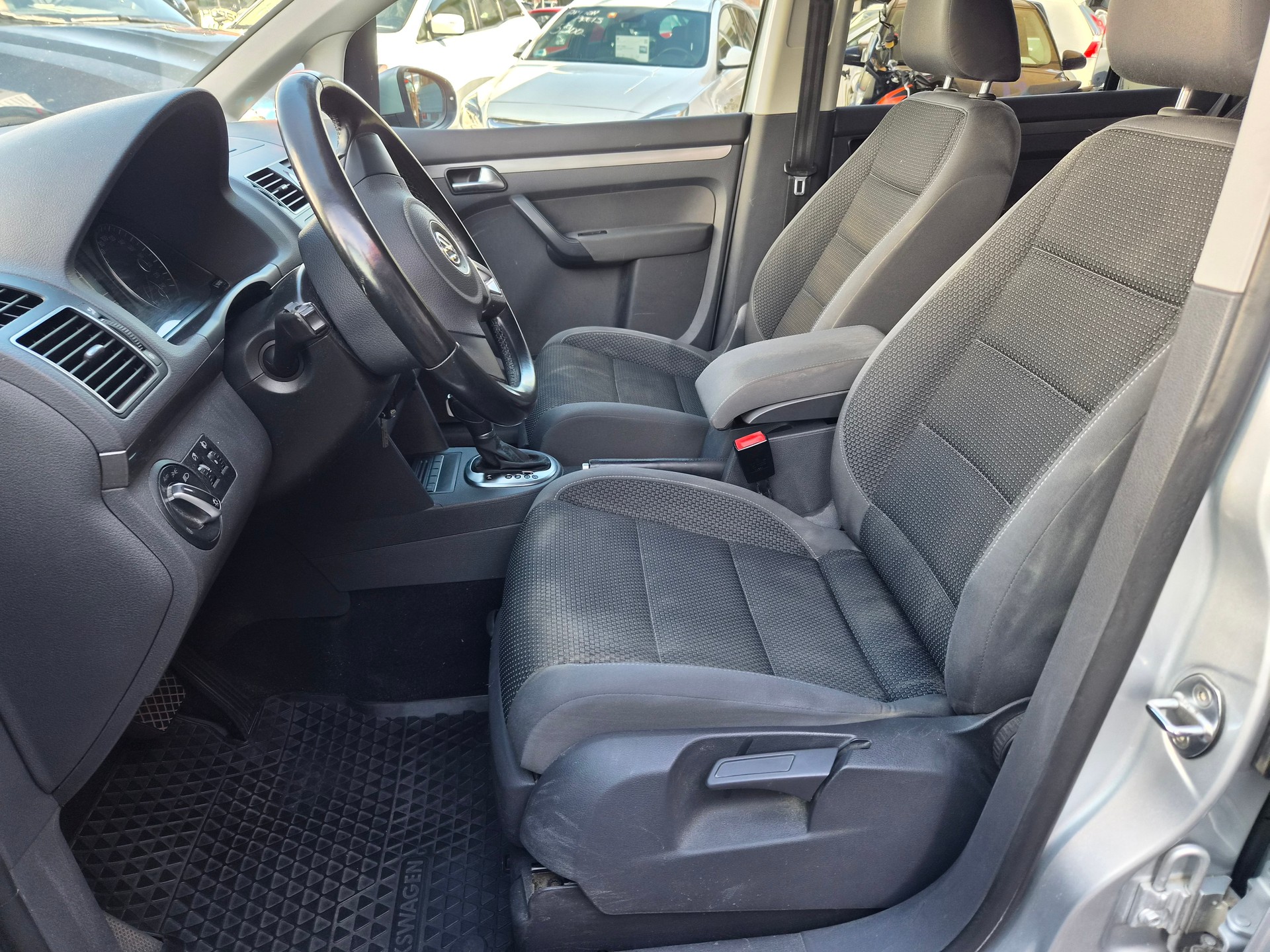 VW Touran 2.0 TDI Comfortline DSG-image-8