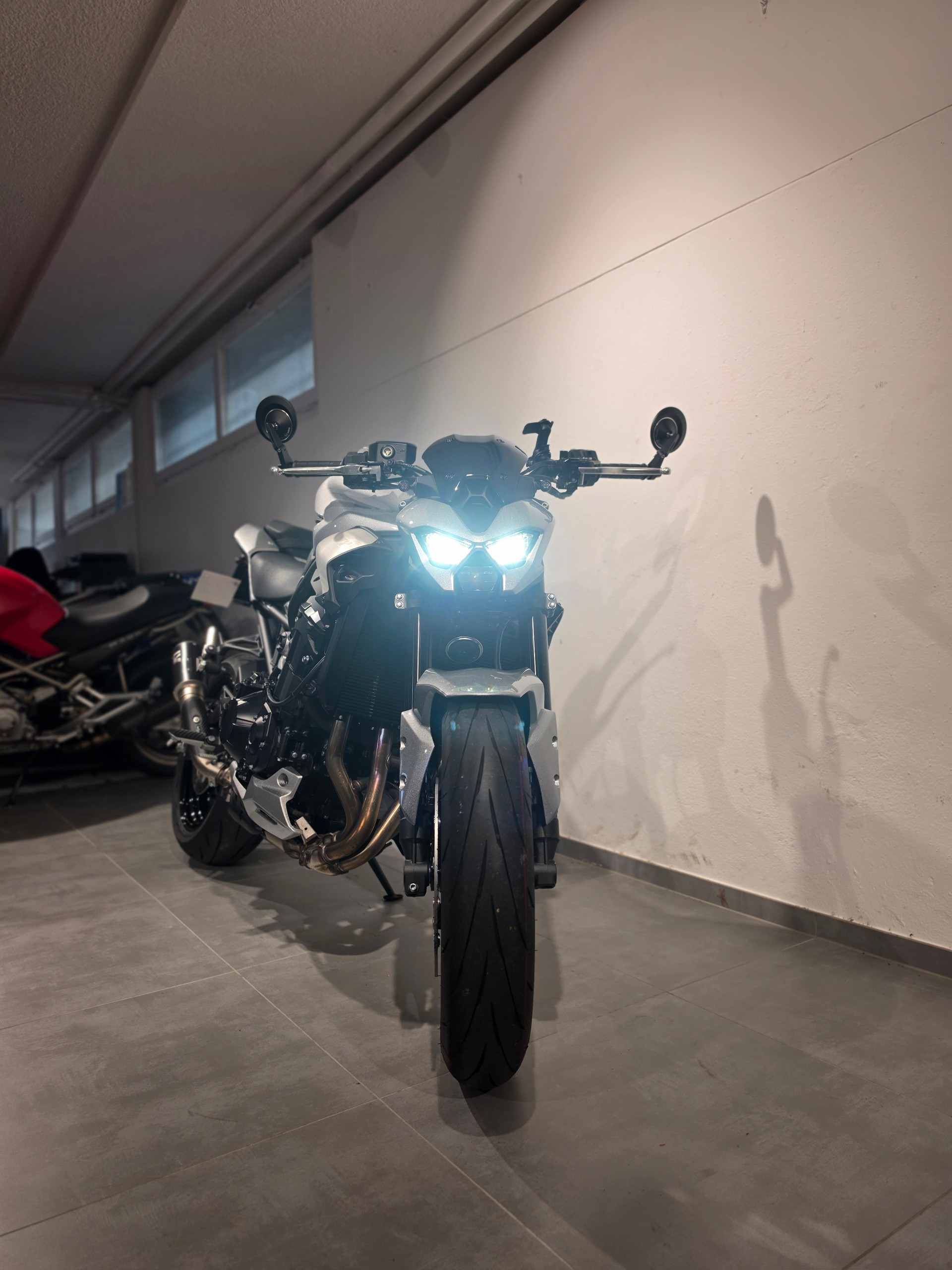KAWASAKI Z 900-showroom-element-1