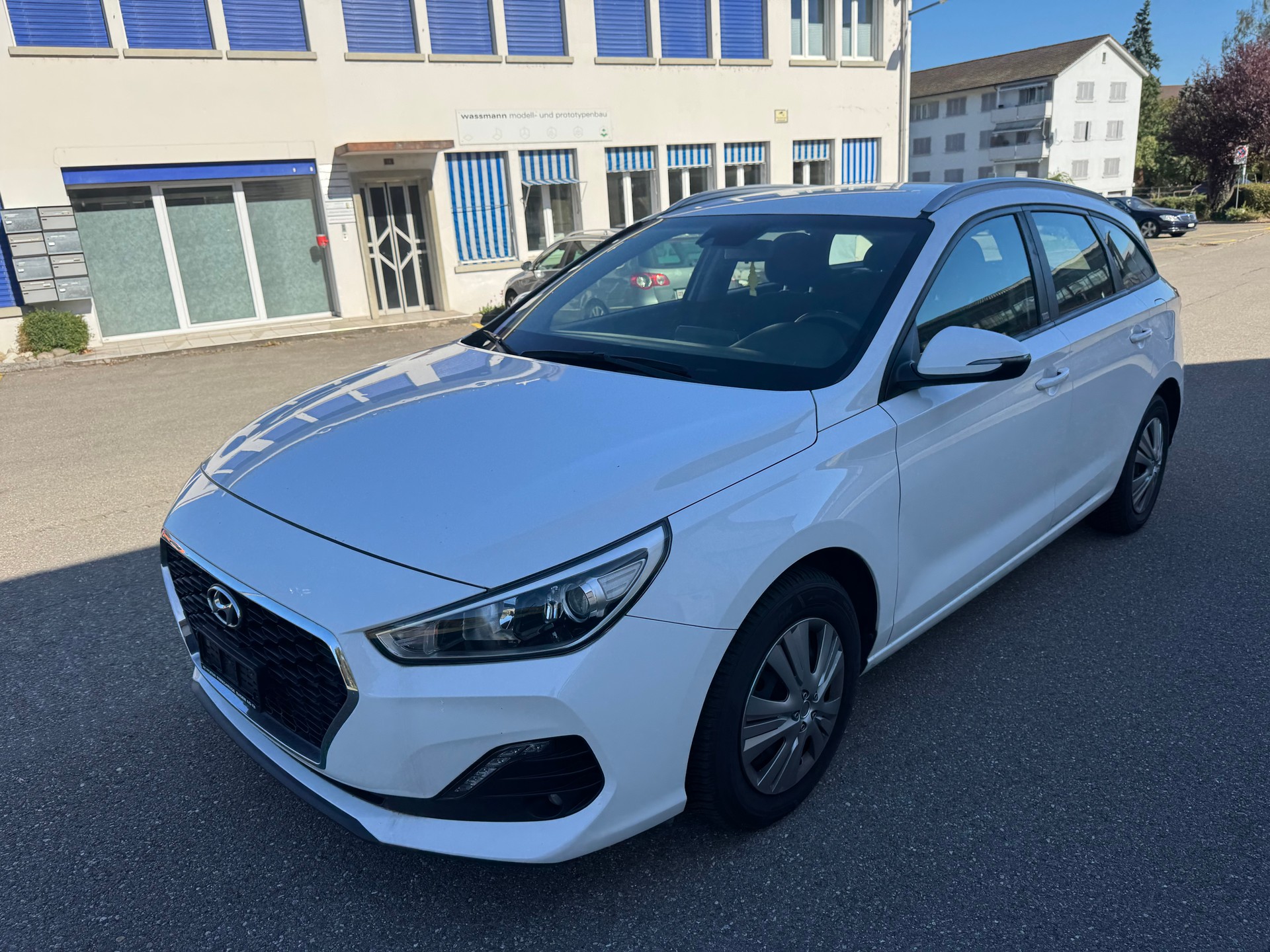 HYUNDAI i30-image-8