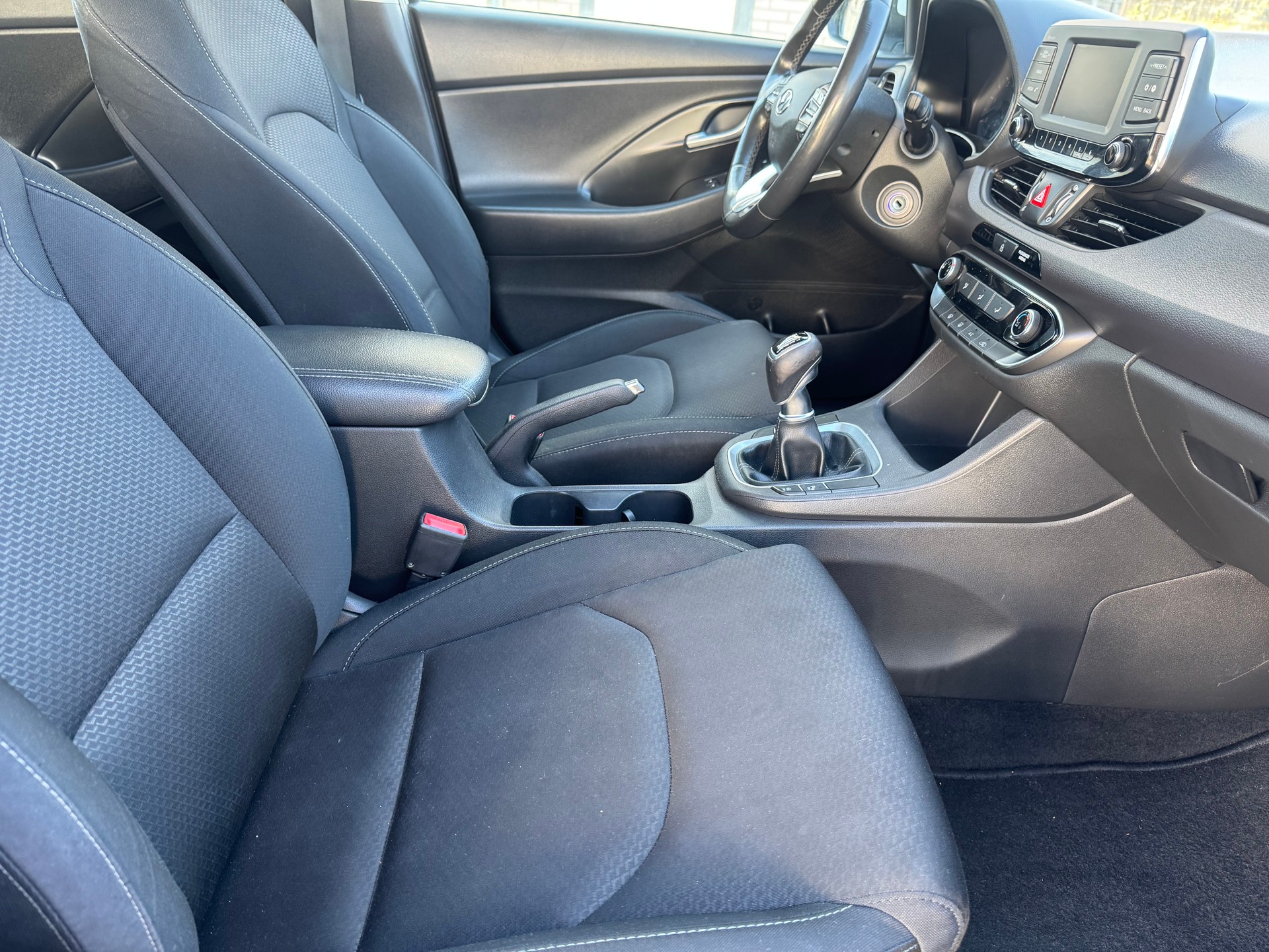 HYUNDAI i30-image-10