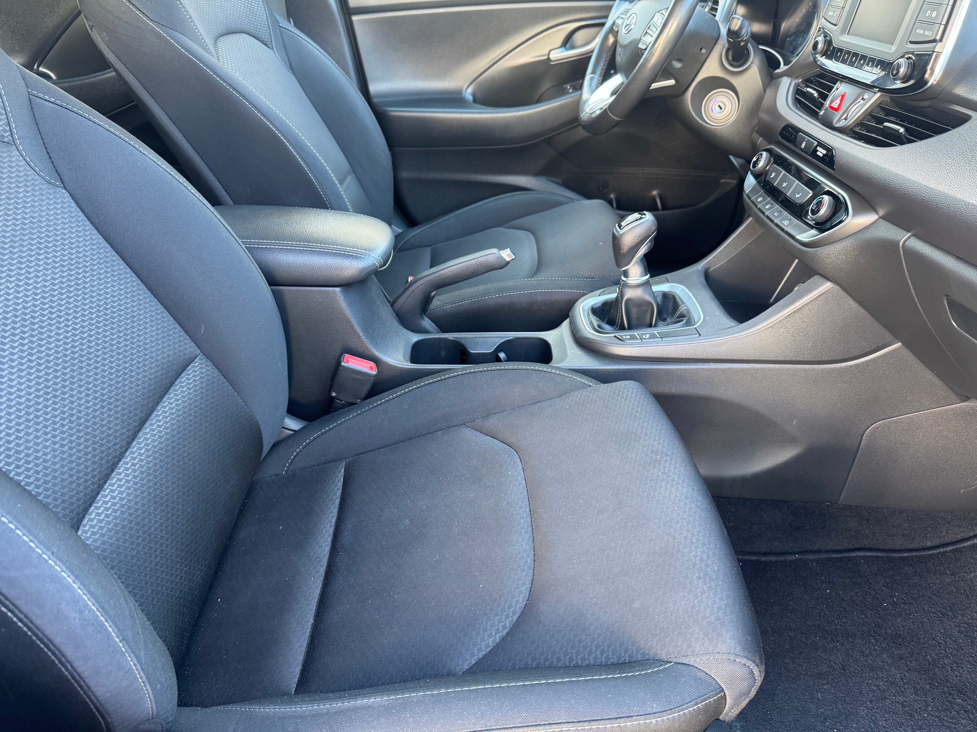 HYUNDAI i30-image-9